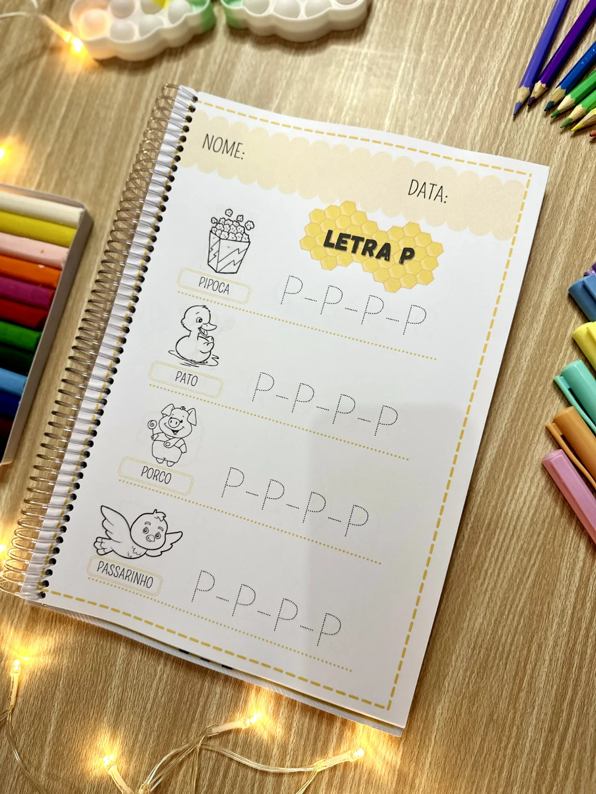 Apostila Traçando as Letras: 86 Páginas em PDF — amostra 5: Apostila com 86 páginas de traçado, cobertura e escrita das…
