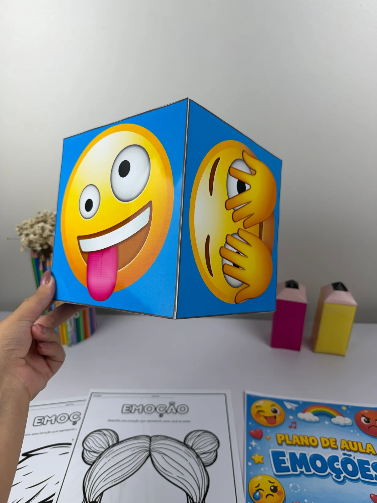 Arquivo Emoções + Dado Gigante + Atividades + Plano de Aula — amostra 2: Um material completo e encantador para trabalhar… Arquivo Emoções + Dado Gigante + Atividades + Plano de Aula — amostra 2: Um material completo e encantador para trabalhar…