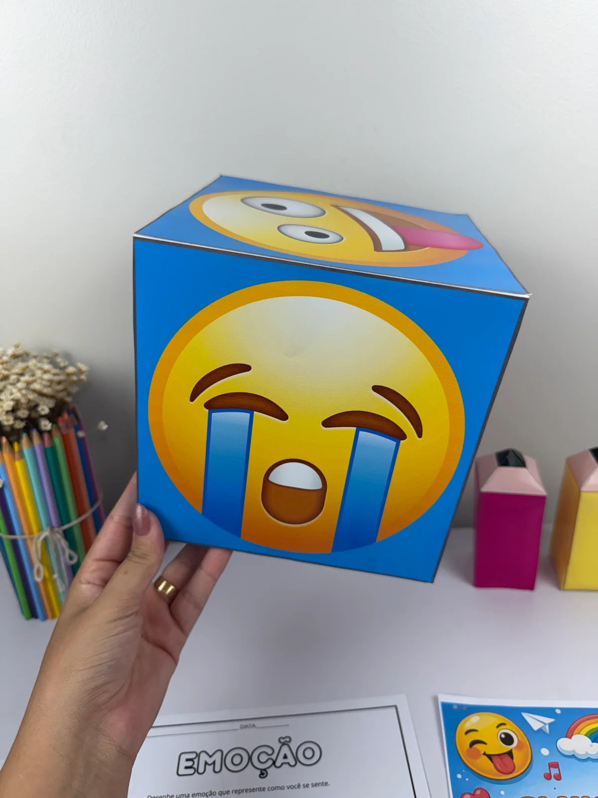 Arquivo Emoções + Dado Gigante + Atividades + Plano de Aula — amostra 3: Um material completo e encantador para trabalhar… Arquivo Emoções + Dado Gigante + Atividades + Plano de Aula — amostra 3: Um material completo e encantador para trabalhar…