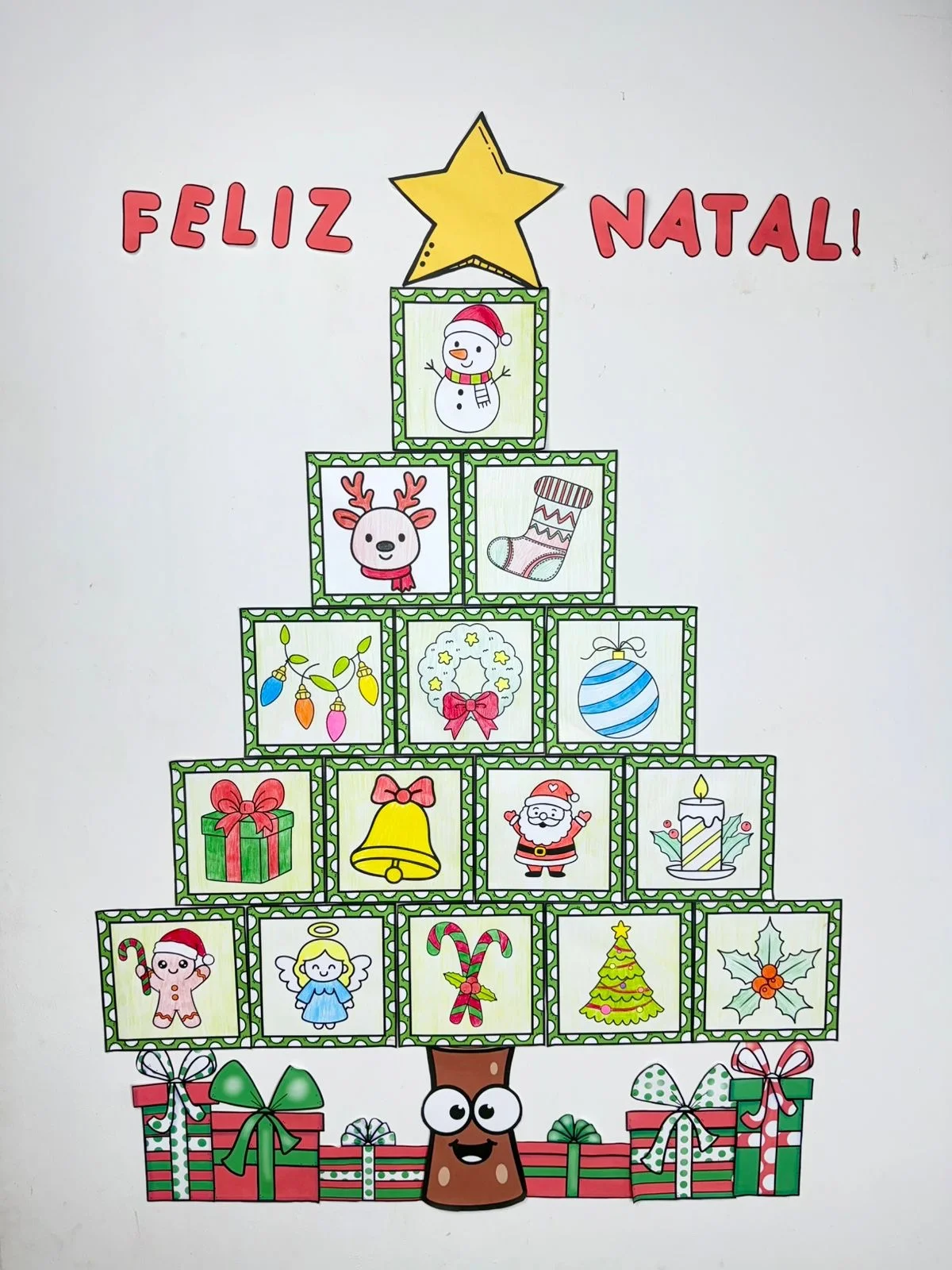 Árvore colaborativa de Natal — amostra 3: *Painel de Natal colaborativo* São 15 figuras para as crianças pintarem e…