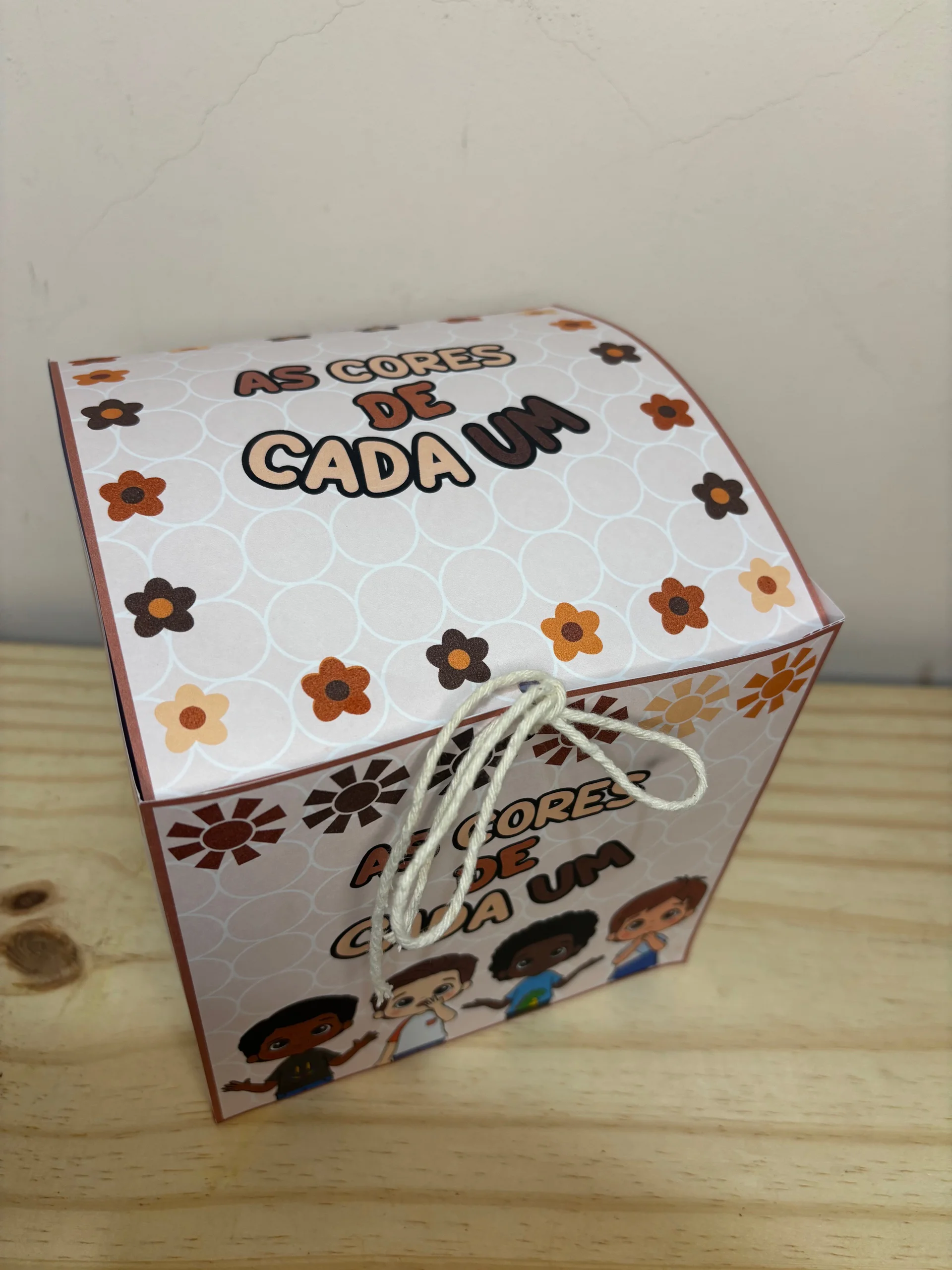 As Cores de Cada Um – Caixa da Diversidade, Inclusão e Identidade — amostra 5: Caixa interativa “As Cores de Cada Um” para…