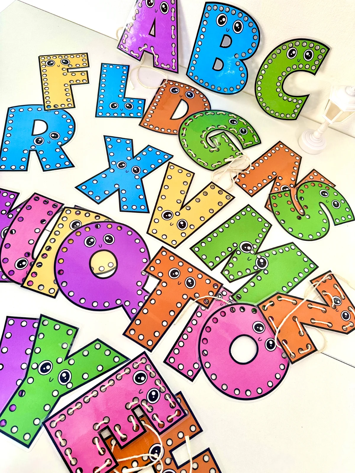 Atividade Alinhavo do Alfabeto educação infantil — amostra 1: Arquivo com placas de alinhavos de todas as letras do…