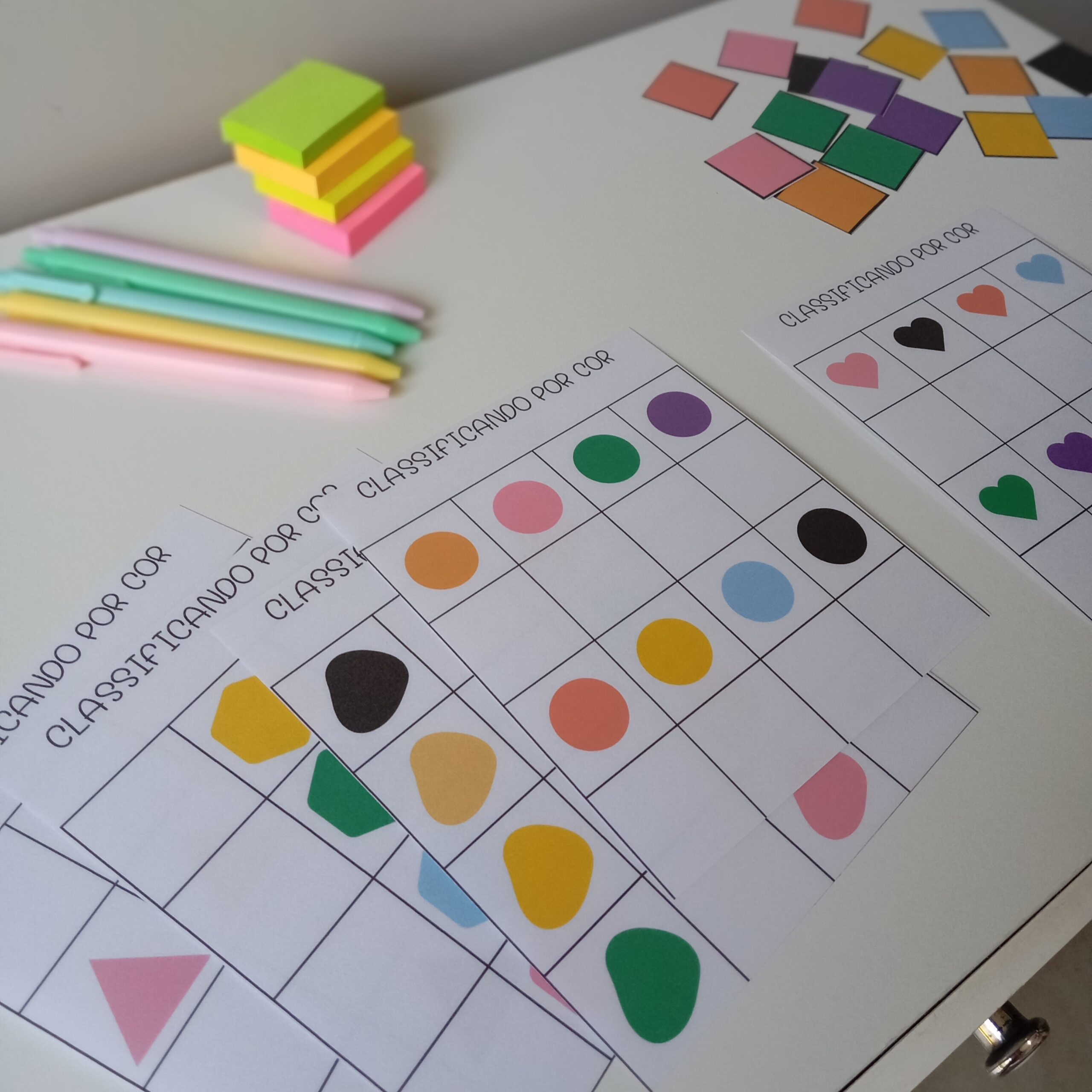 Atividade: classificando por cor – PDF para Imprimir — capa do material