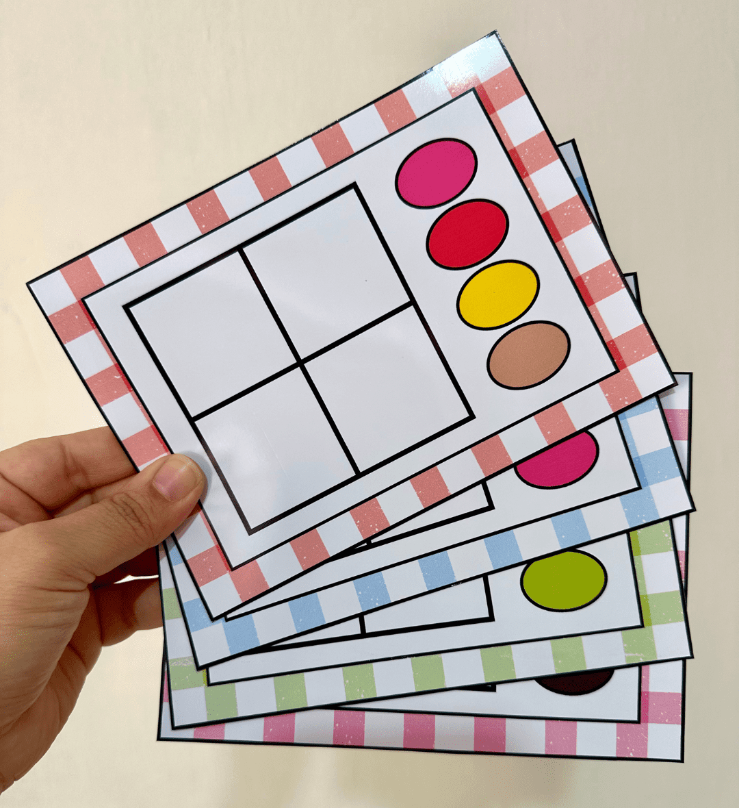 Atividade de Cores: Quadrado das Cores com 8 Fichas em PDF — amostra 1: Atividade de cores para explorar e aprender