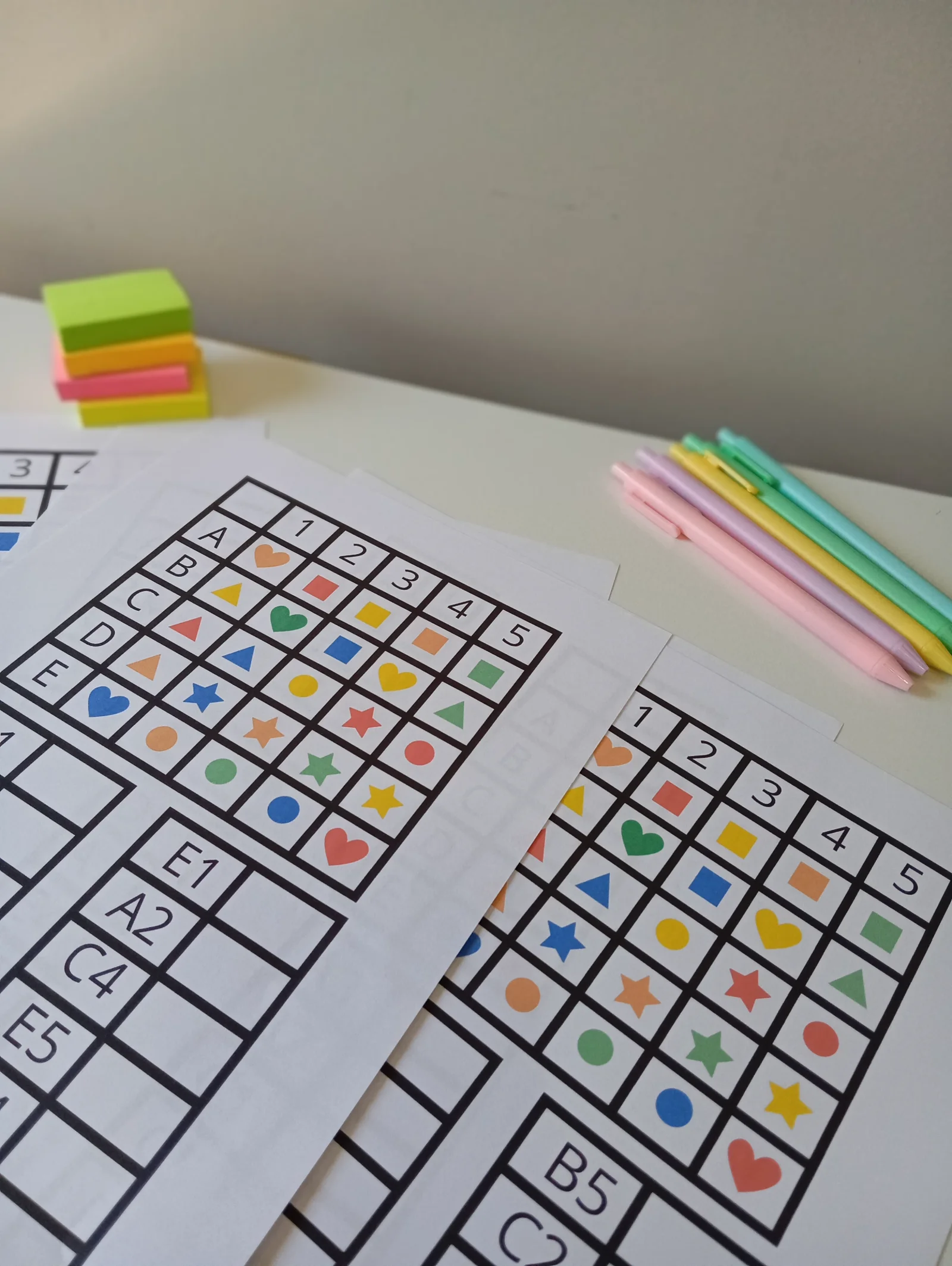 Atividade de Formas e Cores para Educação Infantil e Alfabetização — amostra 2: Atividade pedagógica de coordenadas, formas… Atividade de Formas e Cores para Educação Infantil e Alfabetização — amostra 2: Atividade pedagógica de coordenadas, formas…