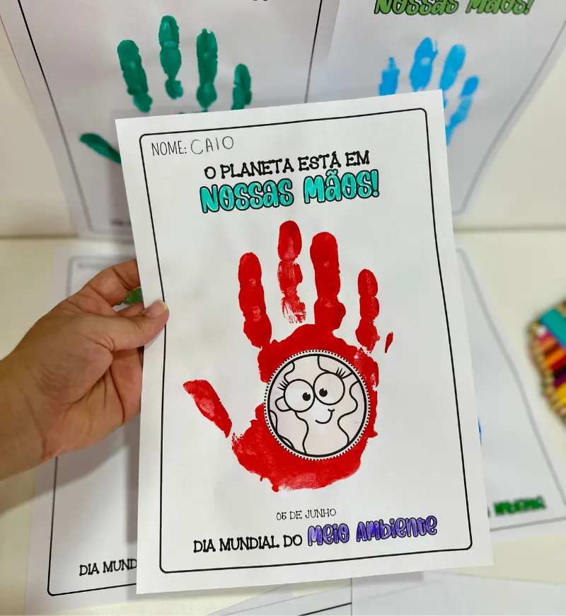 Atividade de Meio Ambiente: O Planeta Está em Nossas Mãos — amostra 1: Atividade de Meio Ambiente com carimbo da mão