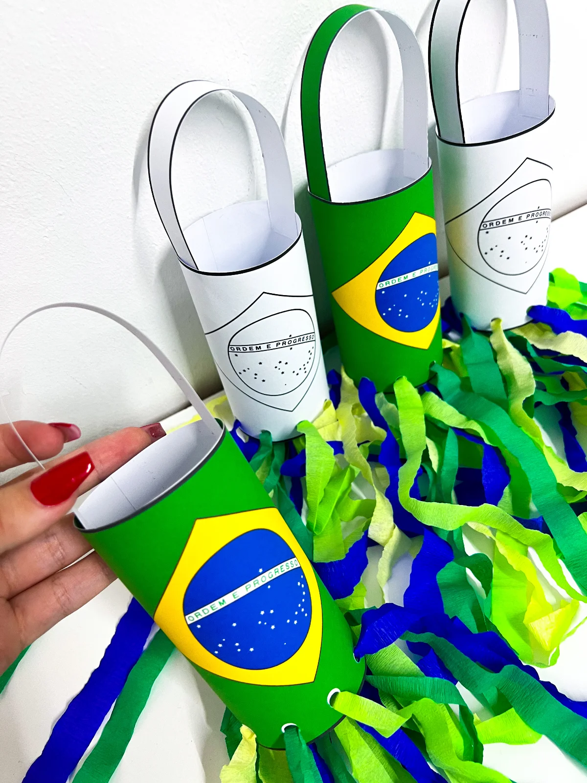 Atividade de Pipa de mão copa do mundo para Educação Infantil — amostra 2: Uma atividade divertida e criativa que estimula…