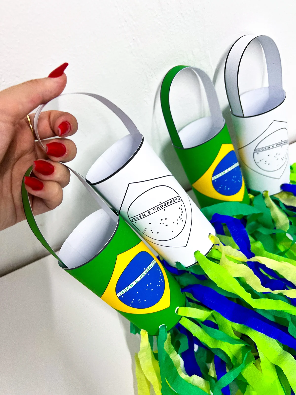 Atividade de Pipa de mão copa do mundo para Educação Infantil — amostra 3: Uma atividade divertida e criativa que estimula…