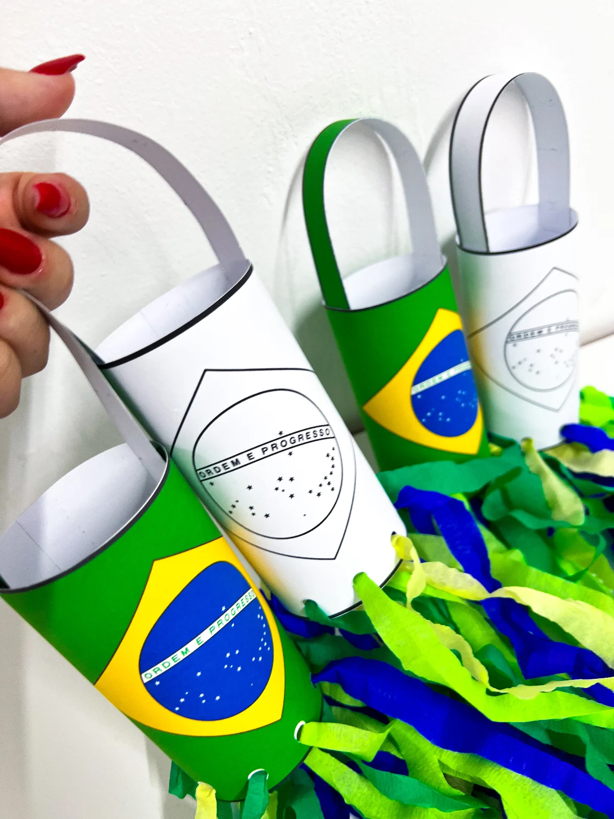 Atividade de Pipa de mão copa do mundo para Educação Infantil — amostra 4: Uma atividade divertida e criativa que estimula…