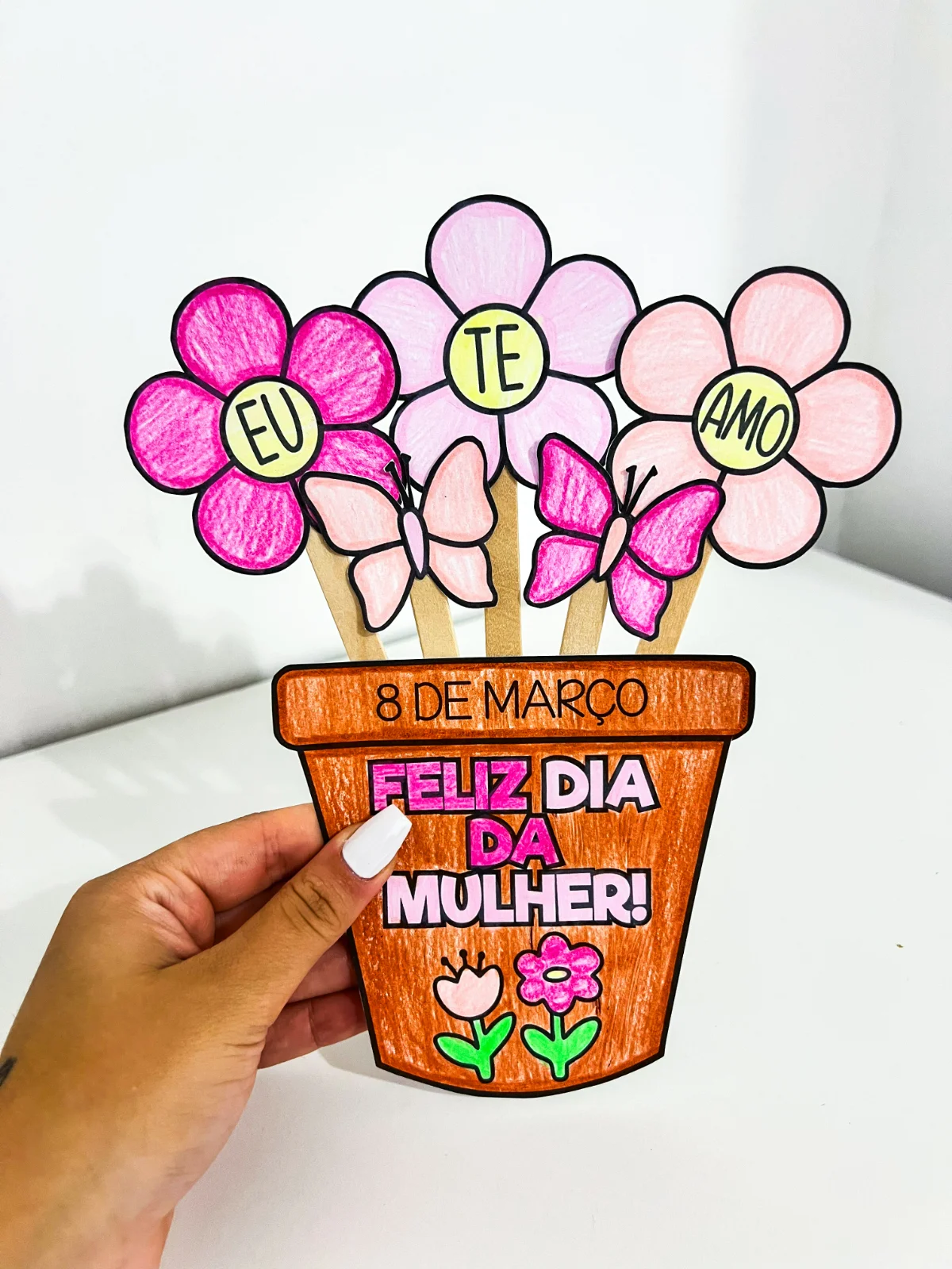 Atividade Dia da Mulher Vaso de Flor – Material Pedagógico — amostra 2: A atividade "Dia da Mulher – Vaso de Flor" é um…