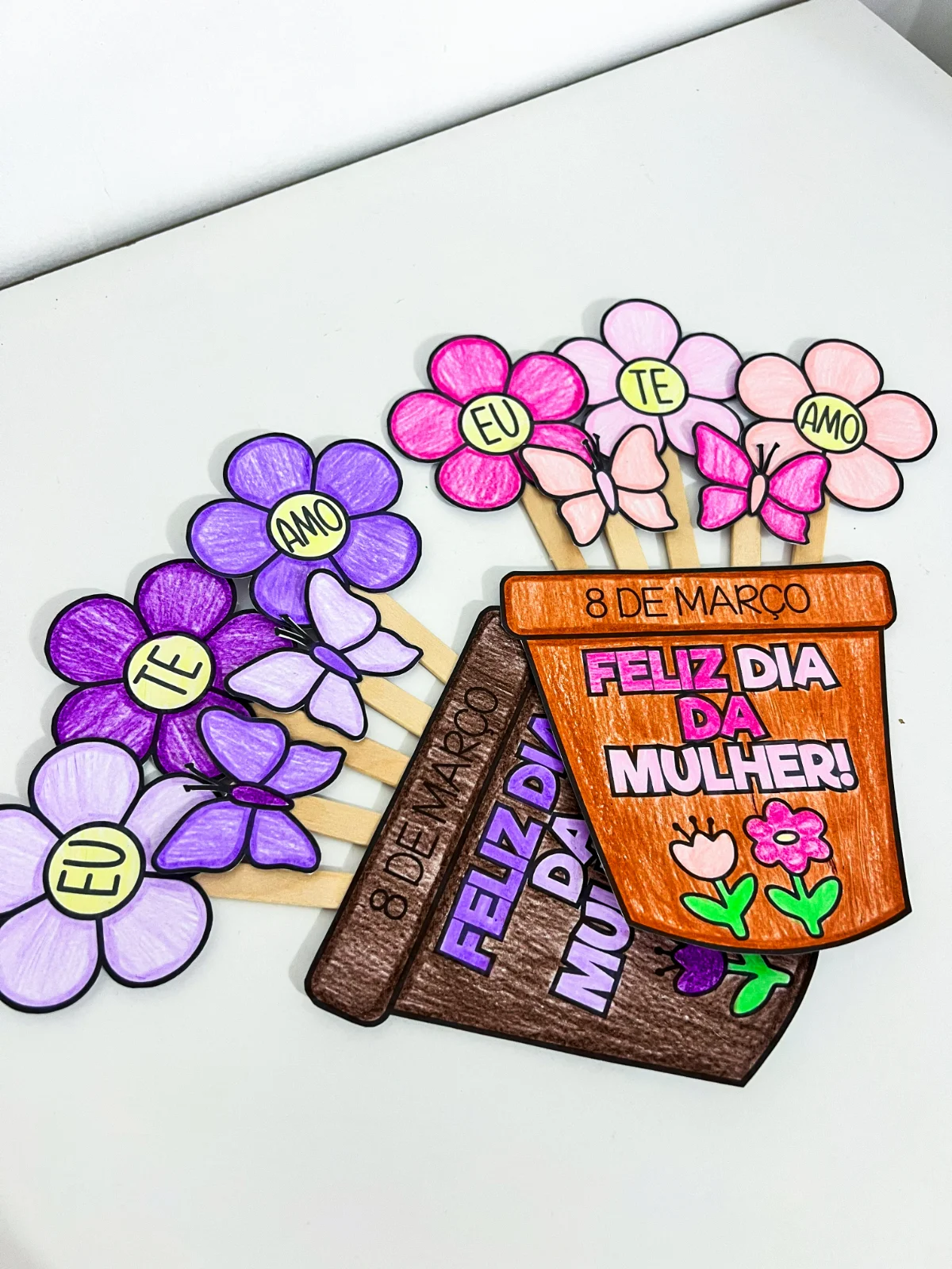 Atividade Dia da Mulher Vaso de Flor – Material Pedagógico — amostra 3: A atividade "Dia da Mulher – Vaso de Flor" é um…