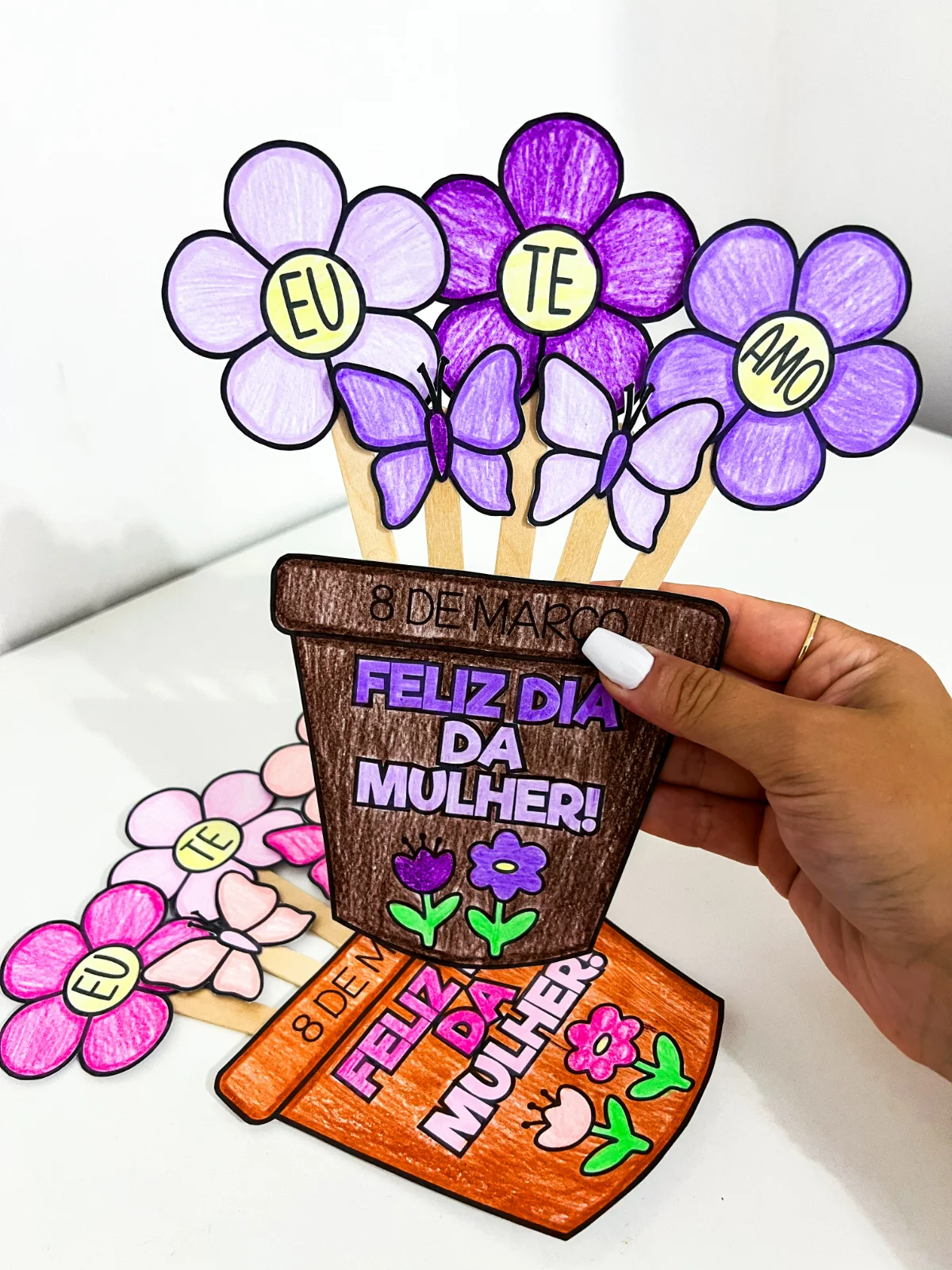 Atividade Dia da Mulher Vaso de Flor – Material Pedagógico — amostra 6: A atividade "Dia da Mulher – Vaso de Flor" é um…