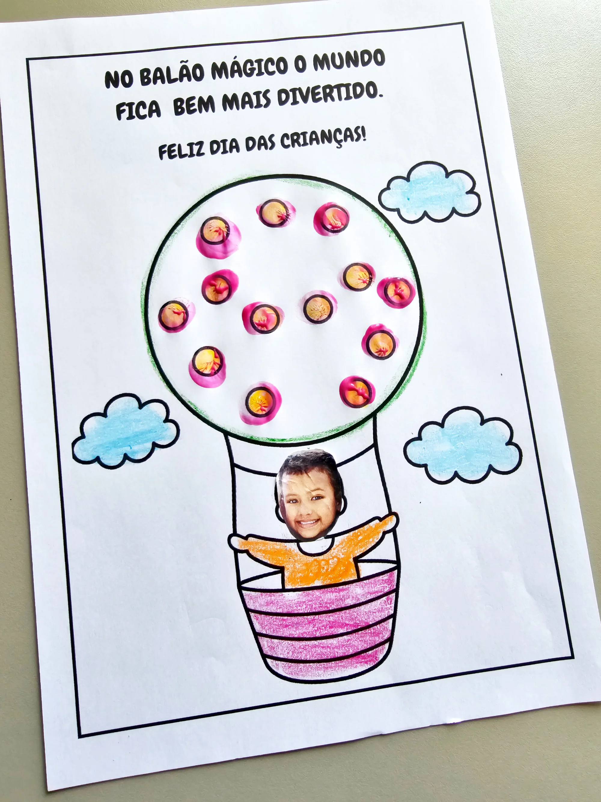 Atividade Dia das Crianças em PDF: No Balão Mágico - Foto e Pintura — capa do material