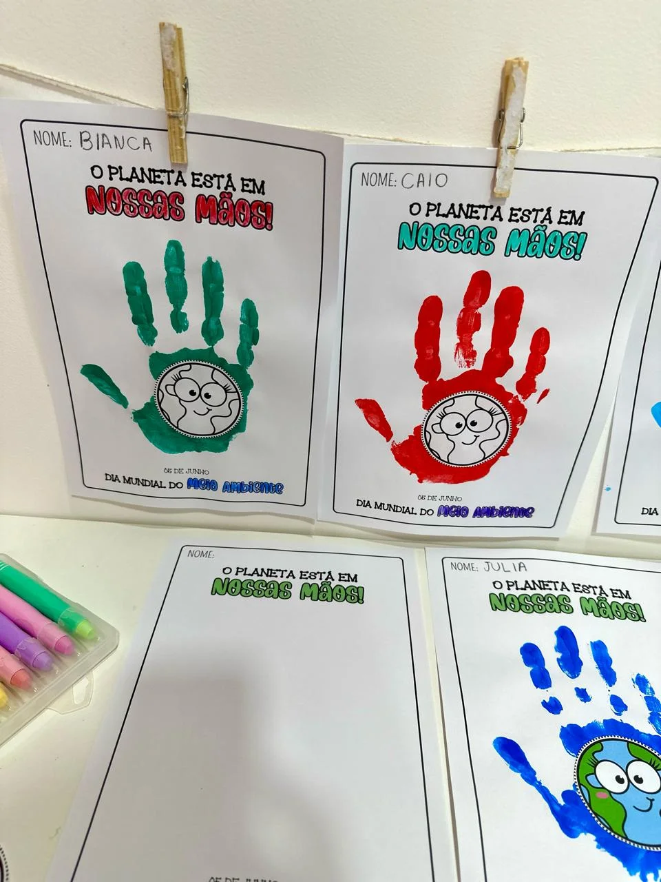 Atividade Meio Ambiente O Planeta está em nossas mãos. — Alfabetização para Educação Infantil: Atividade O Planeta está em…
