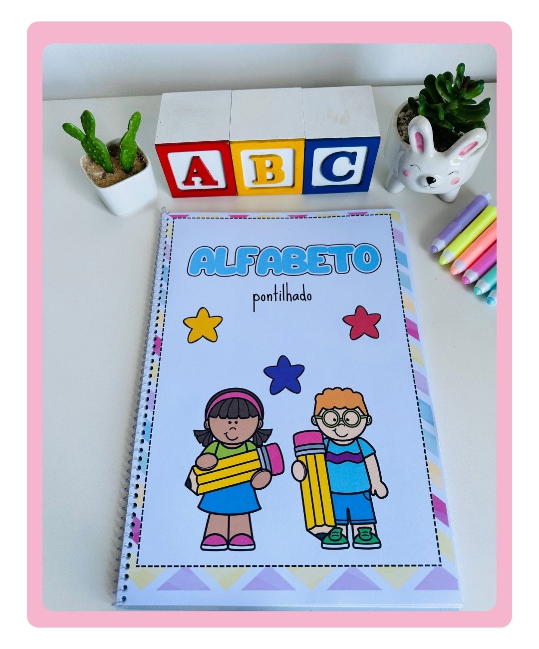 Atividades de alfabeto pontilhado para imprimir – Educação Infantil — amostra 1: Da impressão à atividade com as letras