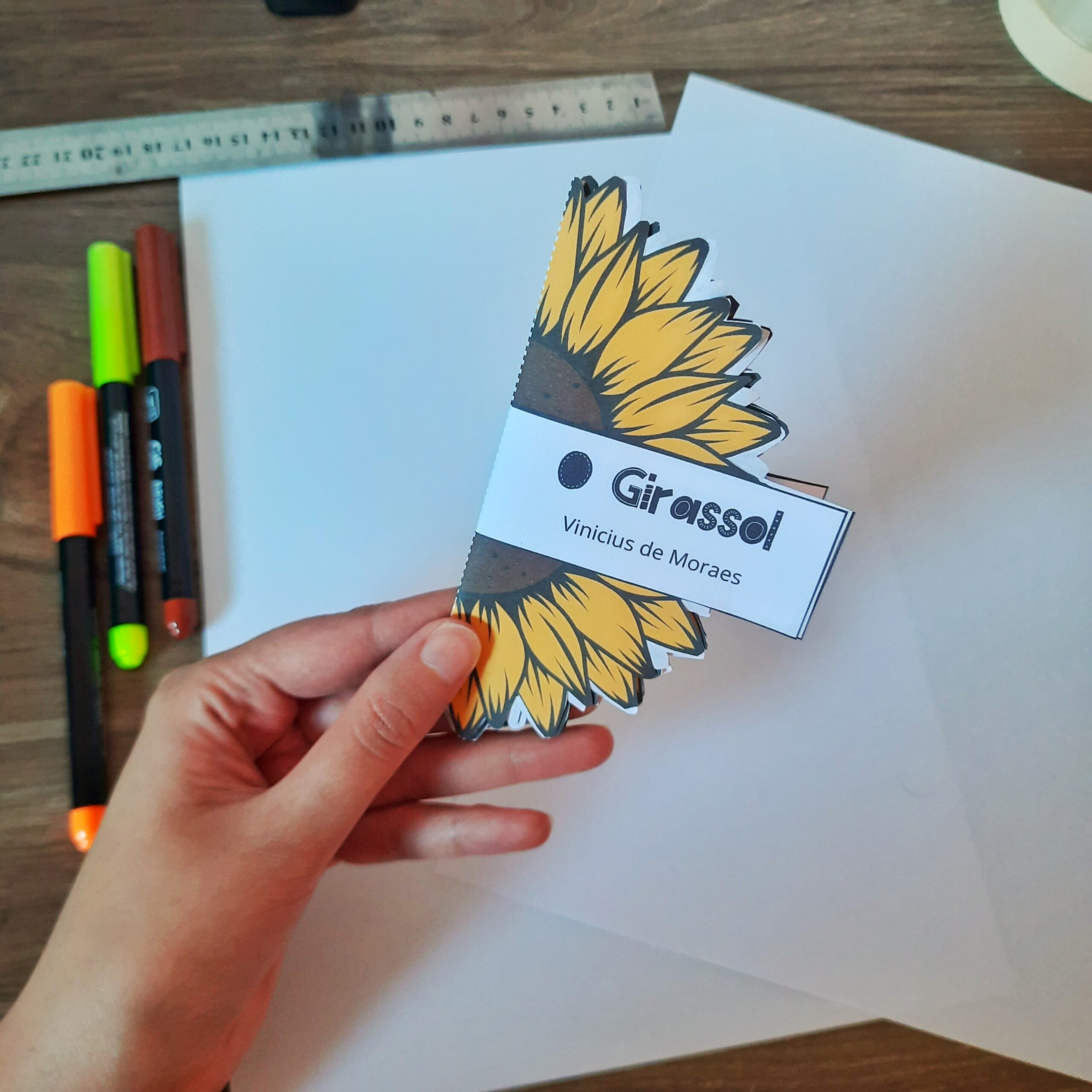 Atividades Dia da Poesia (O Girassol) – Material Pedagógico — amostra 1: 1 mini livro da Poesia "O Girassol" de Vinícius de…