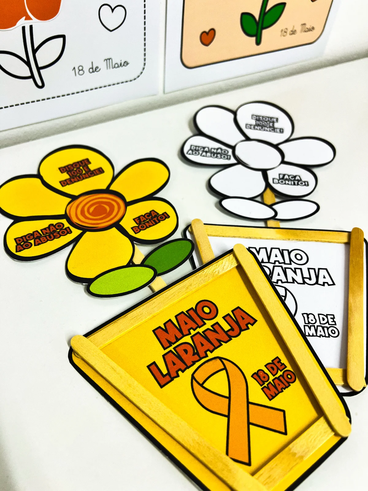 Atividades Interativas Maio Laranja – Flor com Mãozinha e Vasinho (Educação Infantil) — amostra 4: Composto por duas…