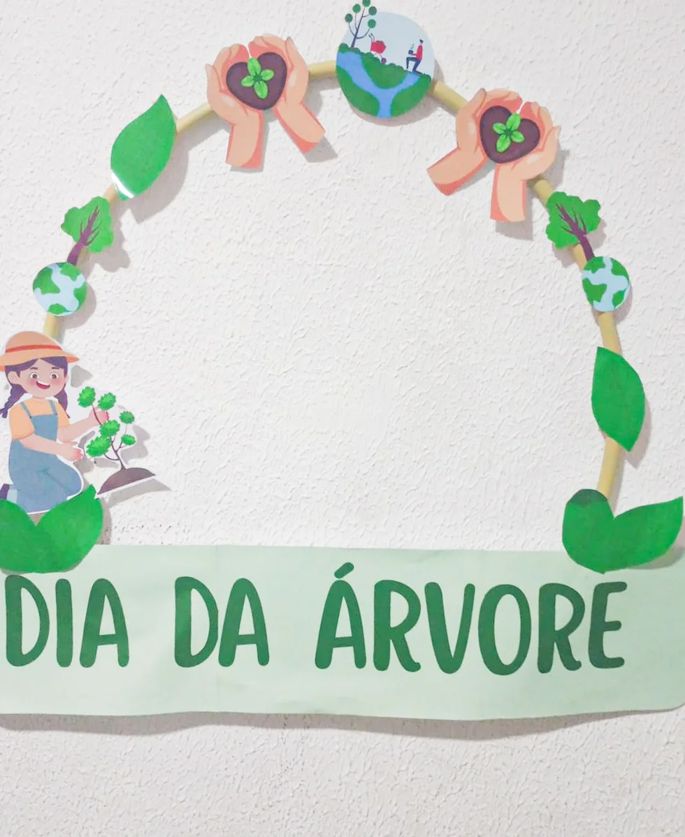 Bambolê Decorativo Dia da Árvore 🌳 Conscientização — amostra 1: Bambolê, com ilustrações de folhas, planeta Terra, mãos…