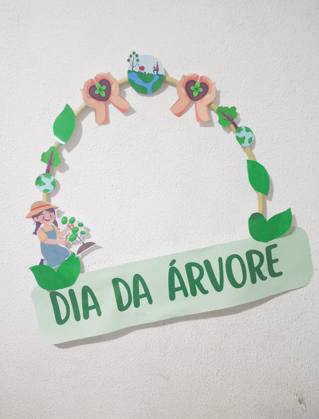 Bambolê Decorativo Dia da Árvore 🌳 Conscientização — amostra 3: Bambolê, com ilustrações de folhas, planeta Terra, mãos…
