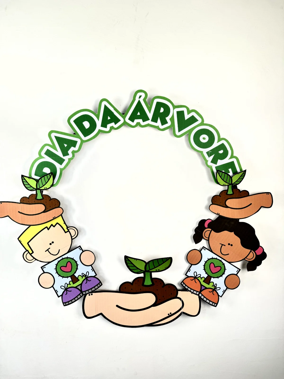 Bambolê dia da Árvore especial cuidados com a natureza — Alfabetização para Educação Infantil: "🌳📸 Este bambolê de fotos…