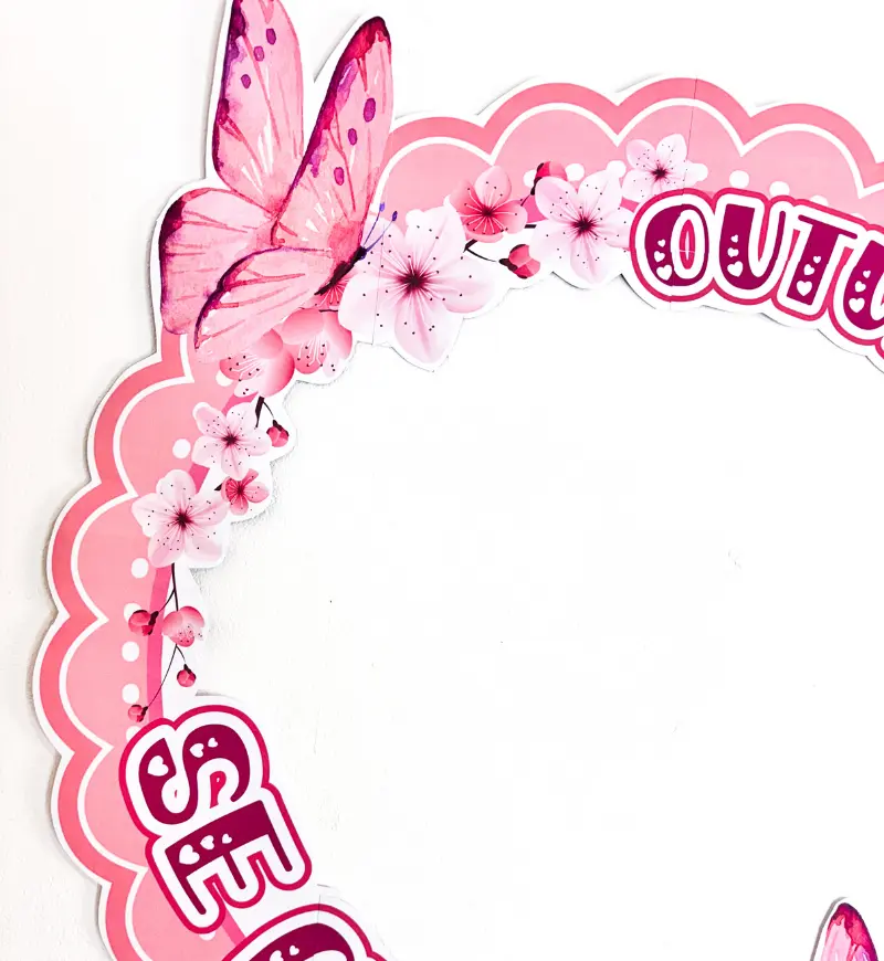 Bambolê Outubro Rosa em PDF — amostra 3: A moldura de bambolê com a frase “Outubro Rosa – Se Ame” é perfeita para criar um…