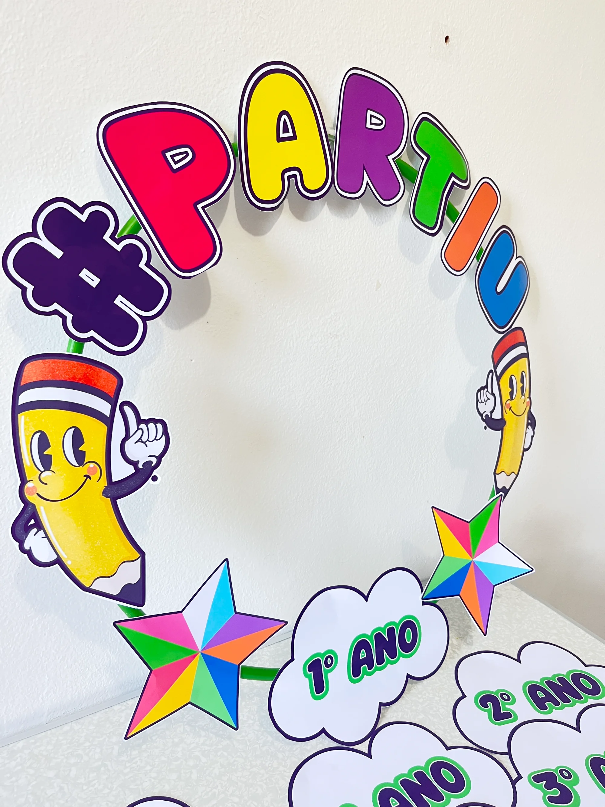 Bambolê para Fotos PARTIU: Bercário ao 5º Ano — amostra 5: Molduras de bambolê para fotos com plaquinhas de Berçário ao 5º…