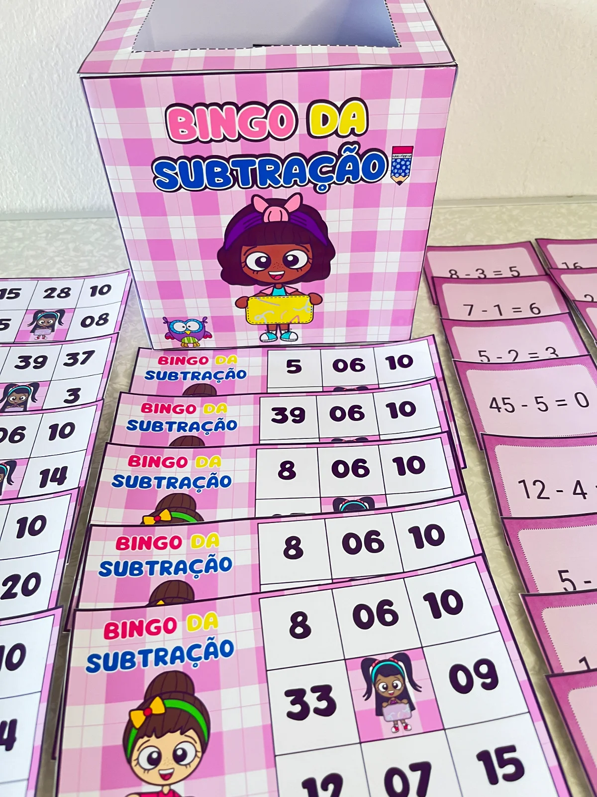 Bingo da Subtração – Material Pedagógico — amostra 3: 32 fichas 32 cards para sorteio Caixa inclusa 26 páginas Este…