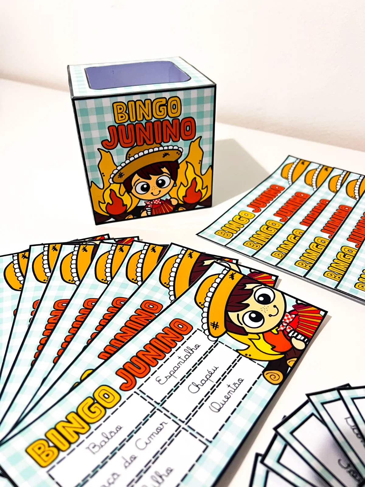 Bingo Junino Letra Cursiva – Material Pedagógico — amostra 5: Este bingo torna o aprendizado mais divertido, ajuda no…