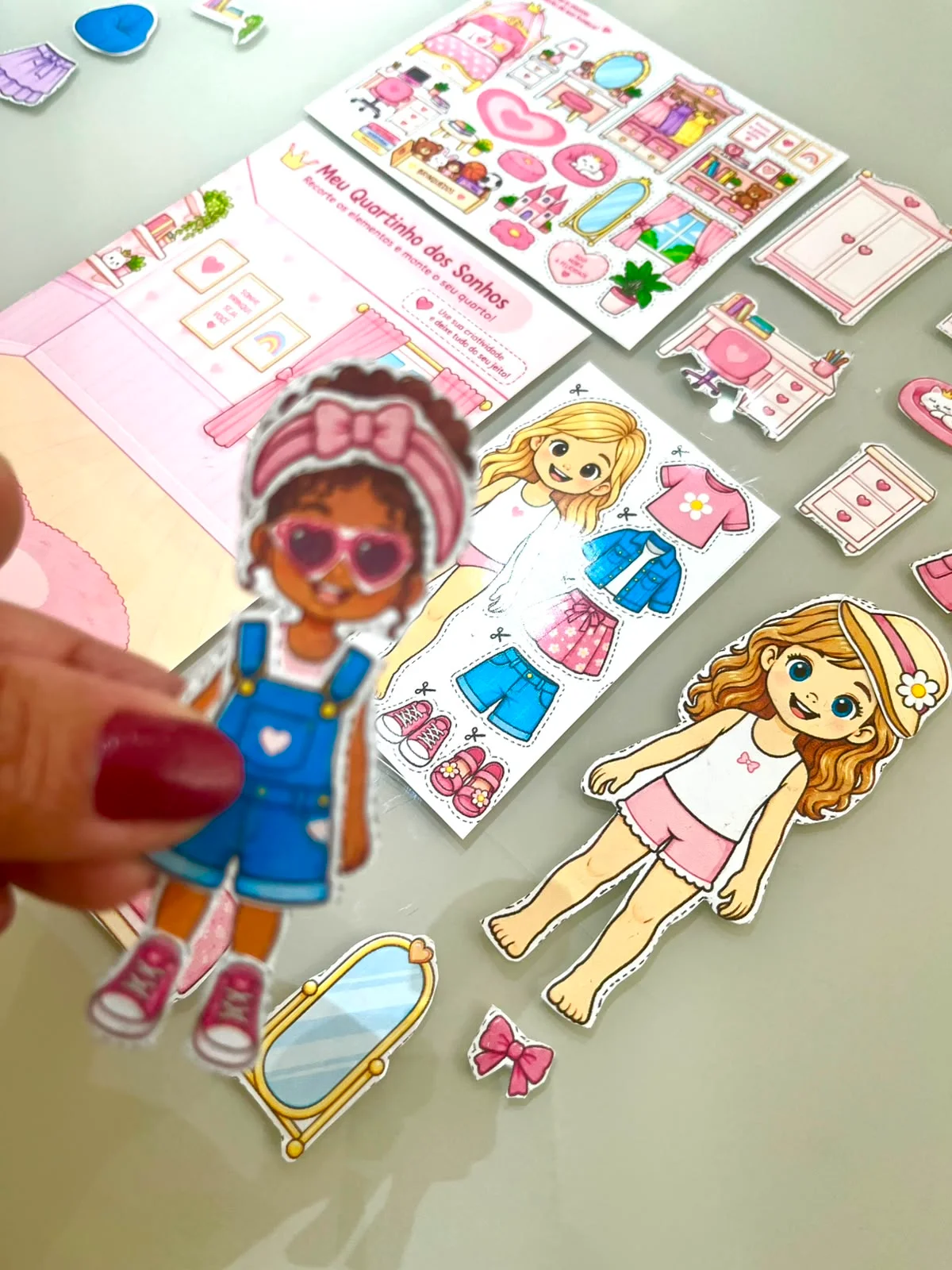 Boneca de Papel Recorta e Veste – Dia das Crianças — amostra 4: Atividade de boneca de papel para recortar, vestir e…