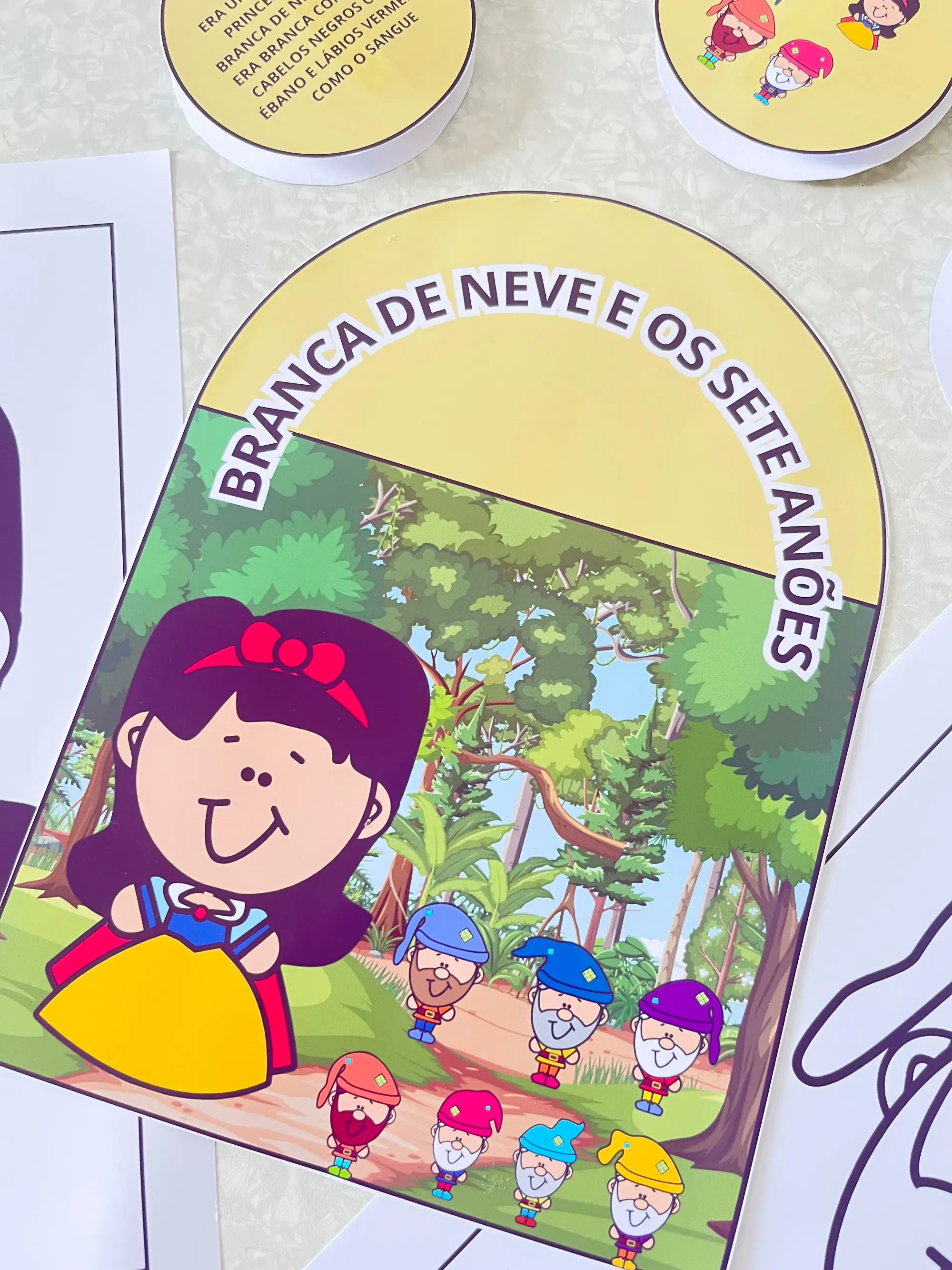 Branca de Neve e os Sete Anões – História e Pintura — amostra 2: Material com 12 páginas sobre Branca de Neve e os Sete… Branca de Neve e os Sete Anões – História e Pintura — amostra 2: Material com 12 páginas sobre Branca de Neve e os Sete…
