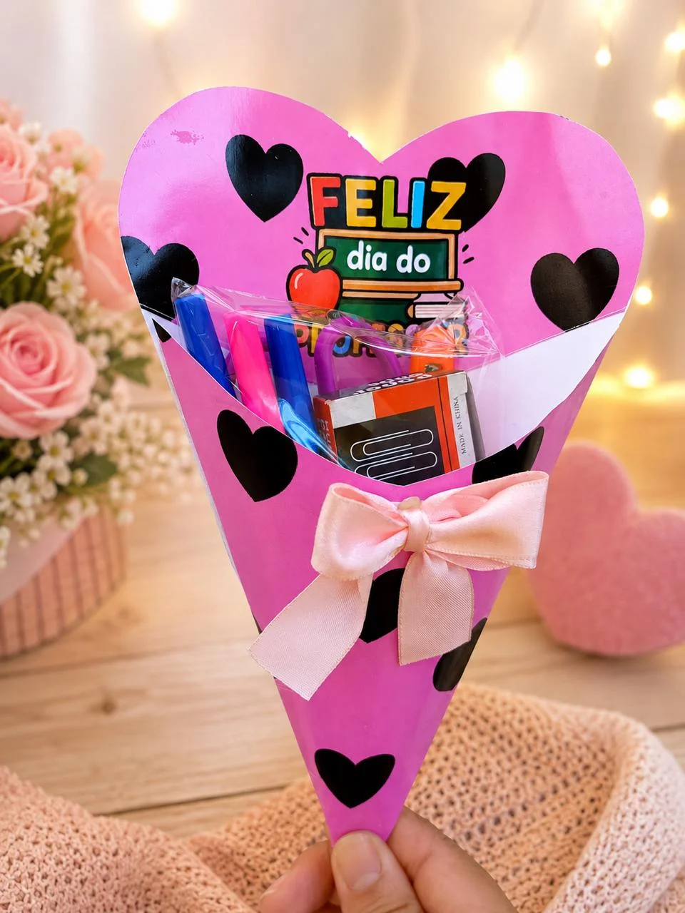 💐 BUQUÊ DOS PROFESSORES – UM MIMO QUE ENCANTA! 👩‍🏫👨‍🏫✨ — Datas comemorativas para Todas as séries: Surpreenda os…