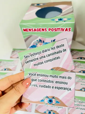 Caixa Mensagens Positivas para Professores em PDF — amostra 4: Caixa surpresa com 30 cartões de mensagens positivas para o… Caixa Mensagens Positivas para Professores em PDF — amostra 4: Caixa surpresa com 30 cartões de mensagens positivas para o…