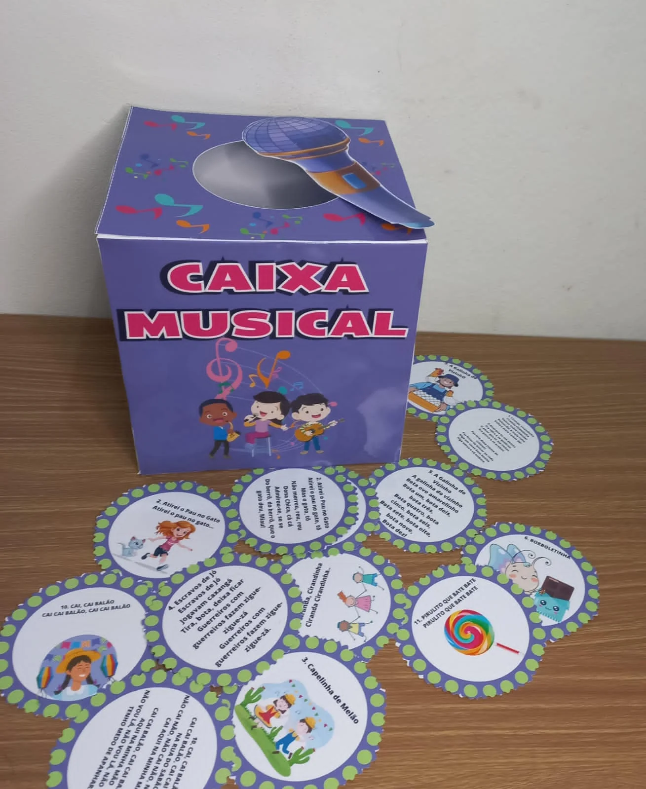 Caixa Musical – 12 Cantigas Populares + Moldes da Caixa e Microfone — amostra 2: Recurso musical lúdico com 12 cantigas…