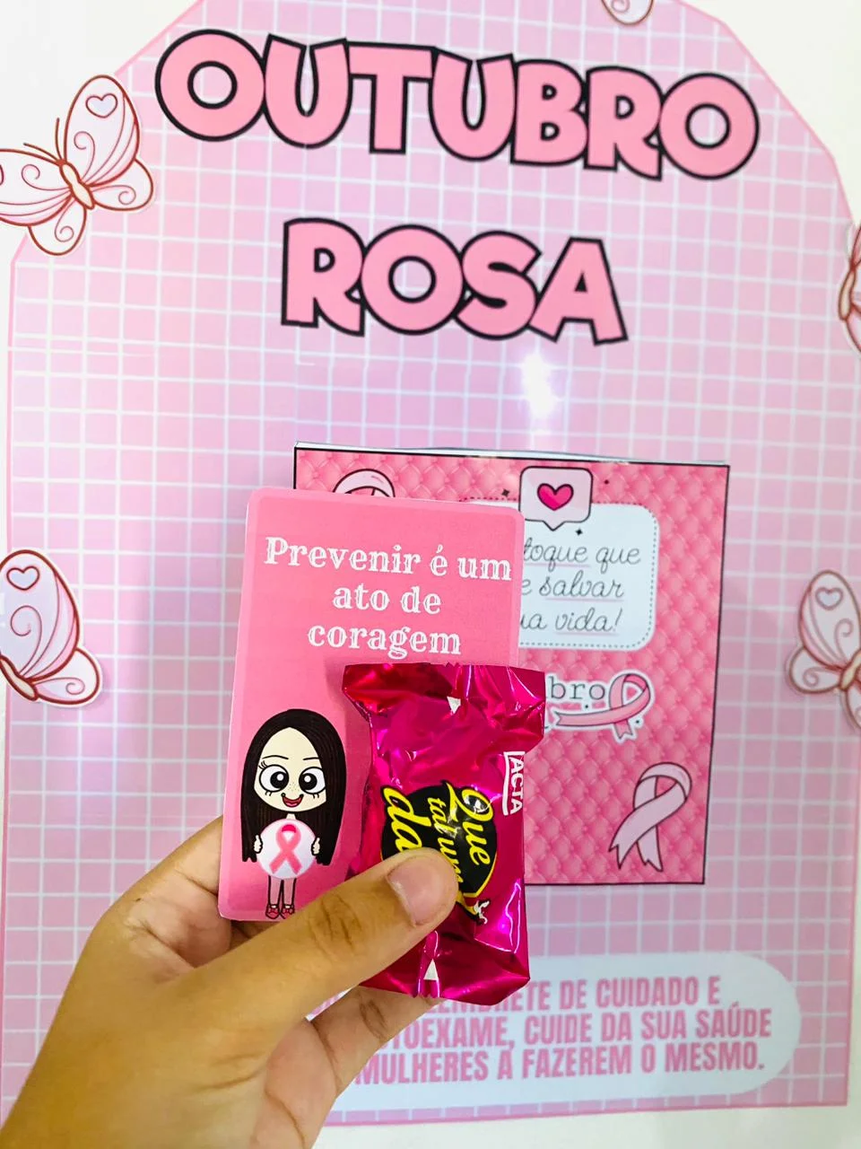 Caixa Outubro Rosa – Material Pedagógico — Datas comemorativas para Todas as séries: Monte um painel com mensagens…