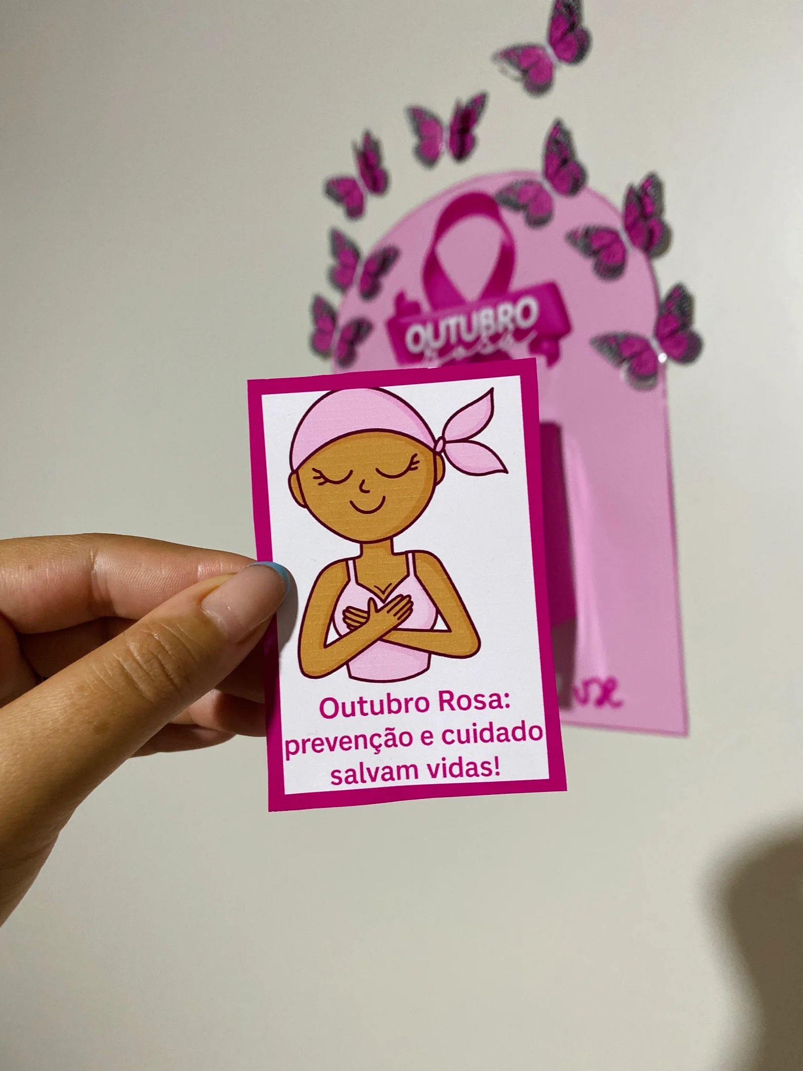 Caixa Outubro Rosa – Prevenção e Cuidado — amostra 3: Caixa temática Outubro Rosa com mensagem de prevenção e cuidado,…