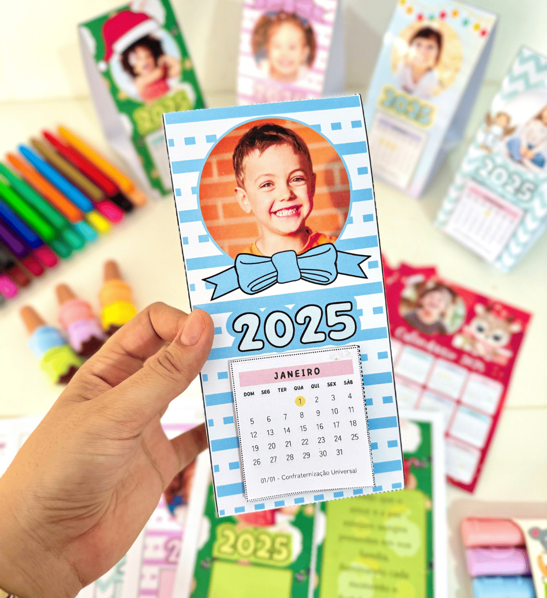 Calendário de Mesa 2025 para Personalizar com Foto da Criança — amostra 3: Como usar na rotina escolar