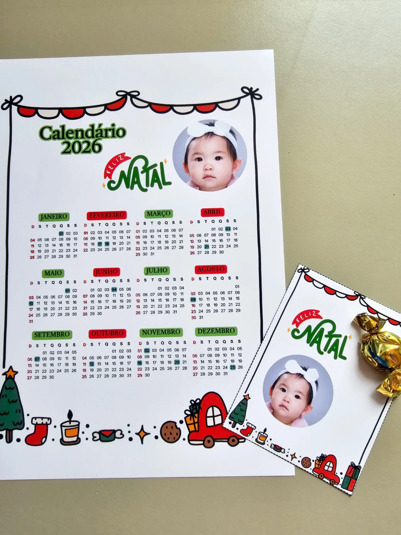 Calendário de Natal + cartão editável — Datas comemorativas para Todas as séries: Calendário de 2026 com tema natalino e um…