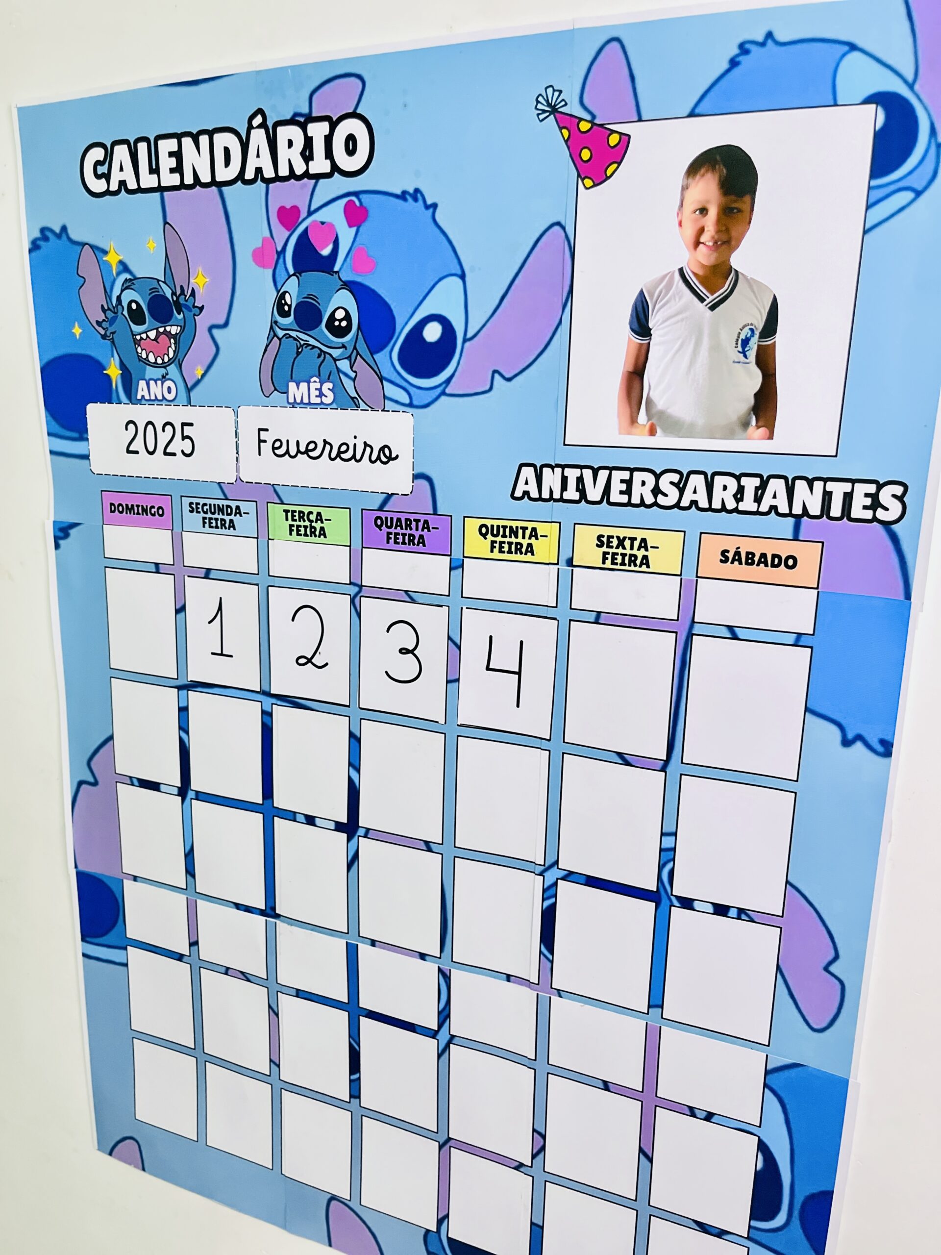 Calendário do Stitch para imprimir — amostra 2: Como aplicar o material em sala
