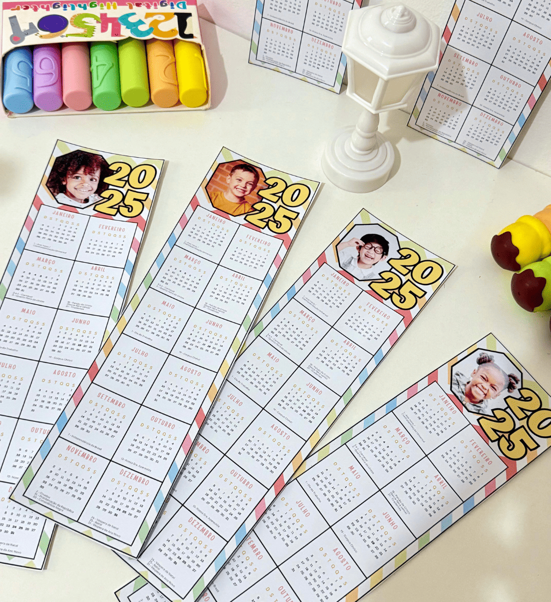 Calendário Marca Páginas 2025 Personalizável com Foto — amostra 2: O que vem no material
