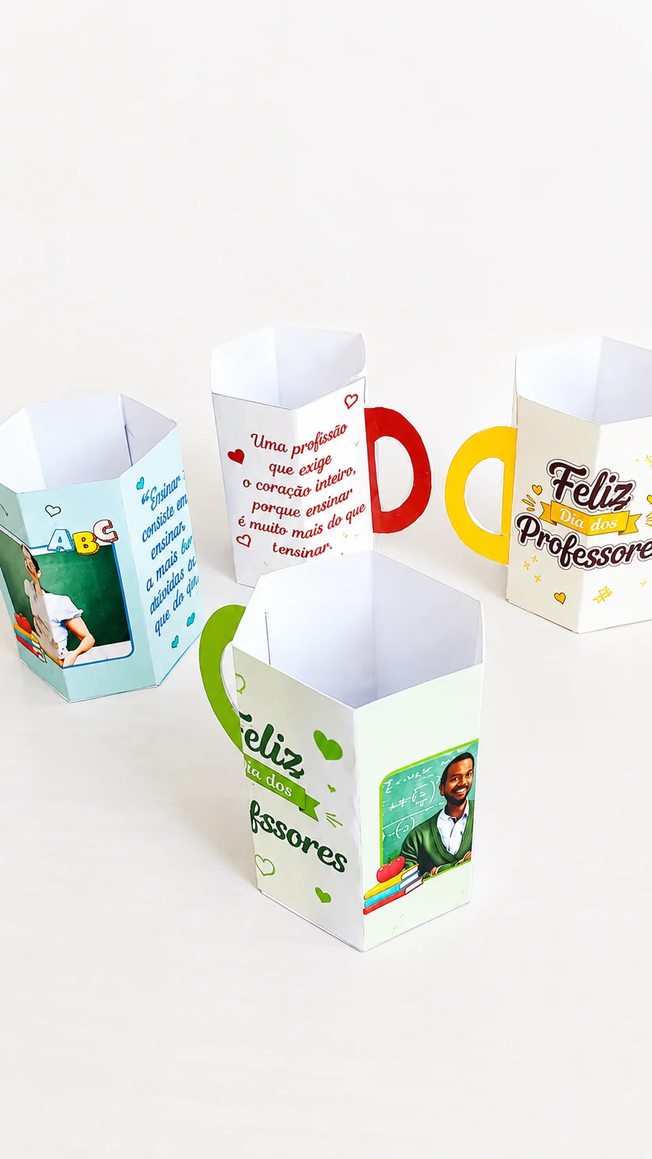 Caneca de Papel- Lembrancinha Para Professores — amostra 4: O modelo é editável, permitindo inserir a foto do professor e…