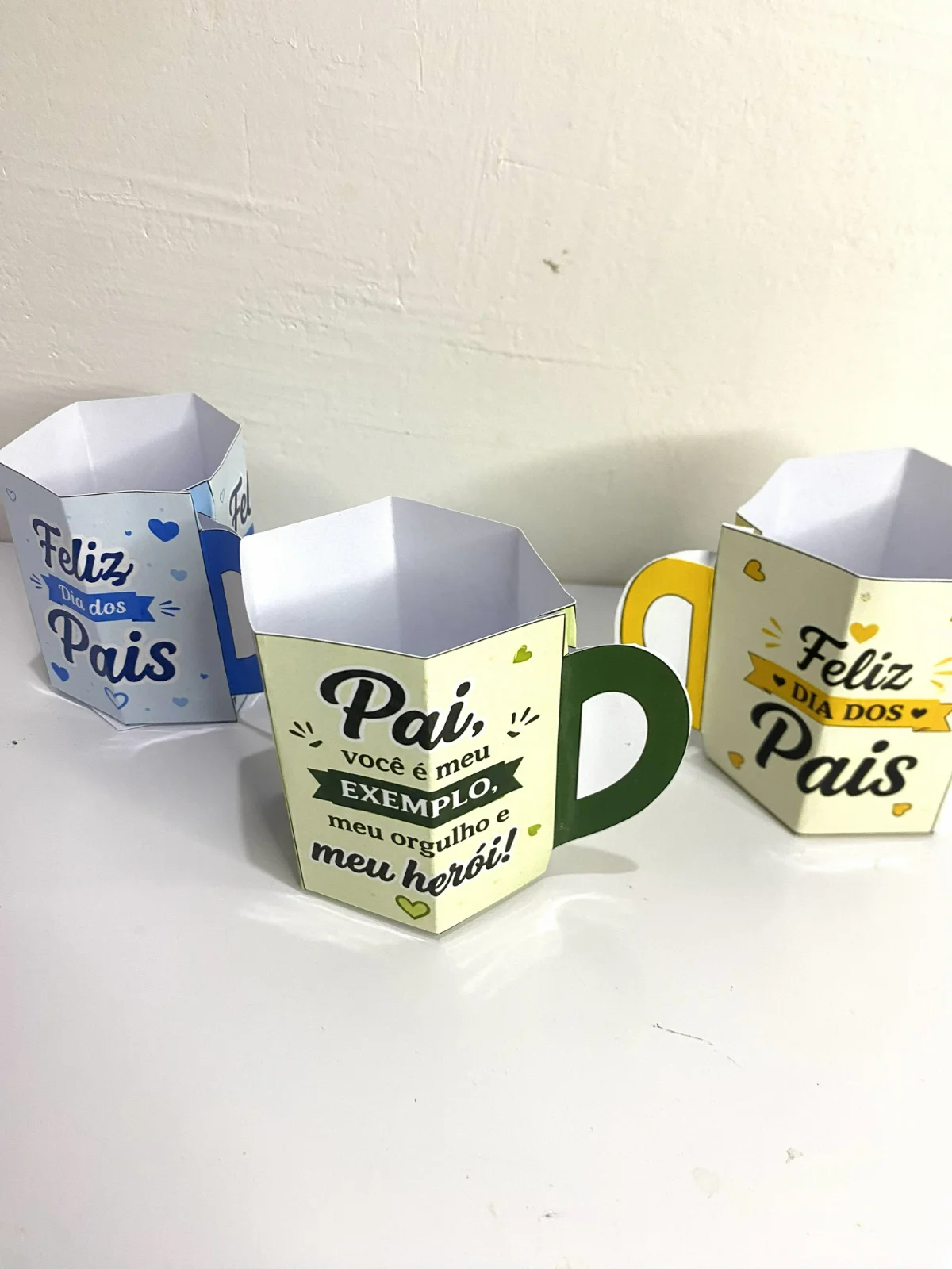 Canecas de Papel – Dia dos Pais – PDF para Imprimir — amostra 3: Surpreenda os pais com uma lembrancinha criativa, delicada…