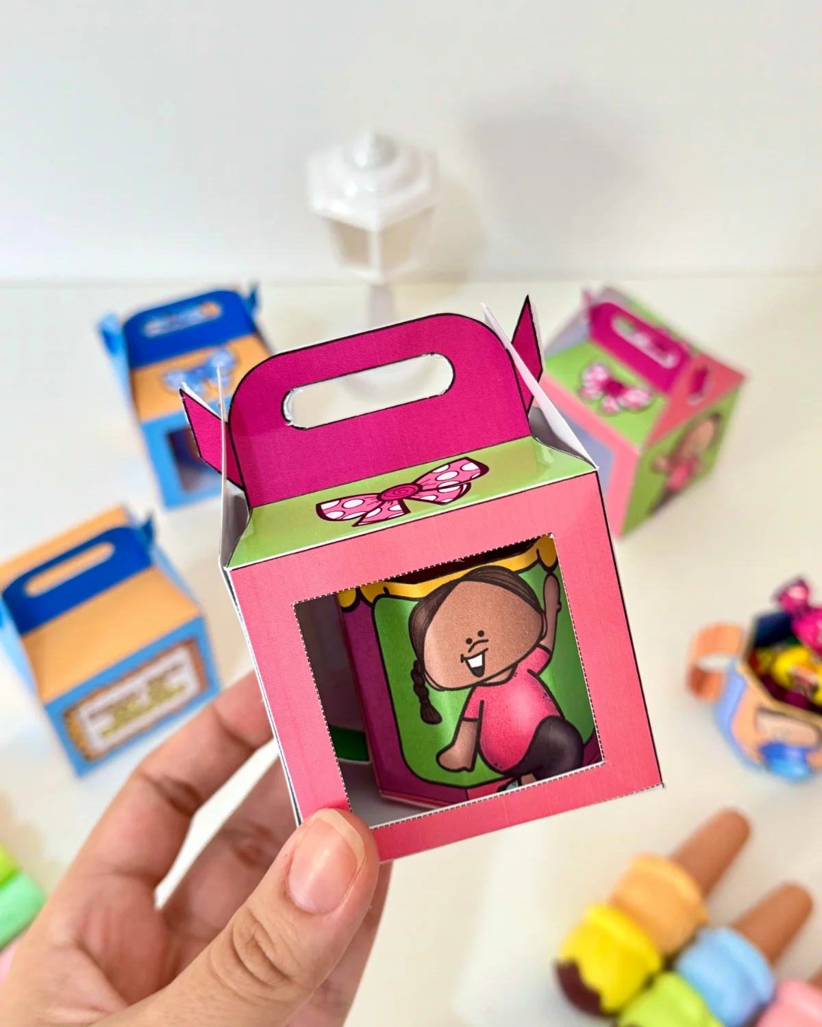 Canecas Volta às Aulas – PDF para Imprimir — amostra 5: A lembrancinha pode ser personalizada com doces, bilhetes ou… Canecas Volta às Aulas – PDF para Imprimir — amostra 5: A lembrancinha pode ser personalizada com doces, bilhetes ou…