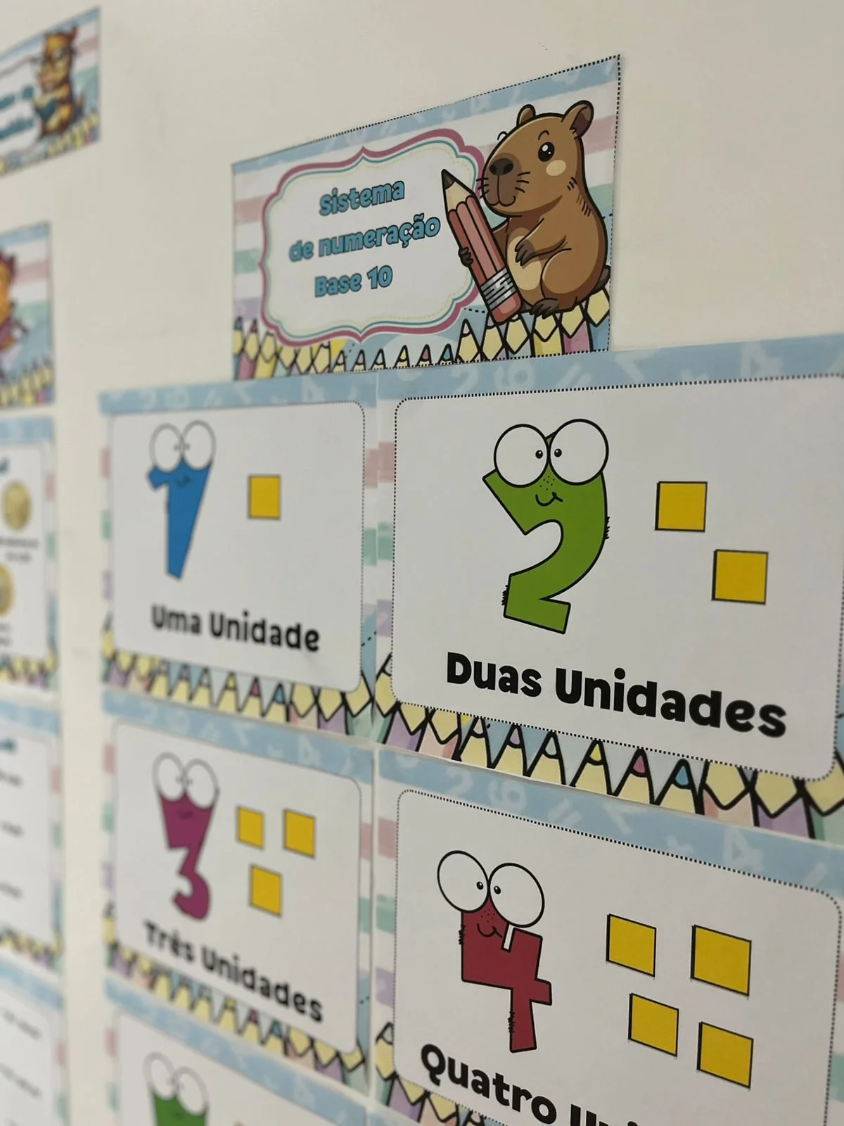 Cantinho da Matemática – Aprender também é visual! — amostra 3: ✨📐 Transforme a sala de aula em um espaço vivo de…