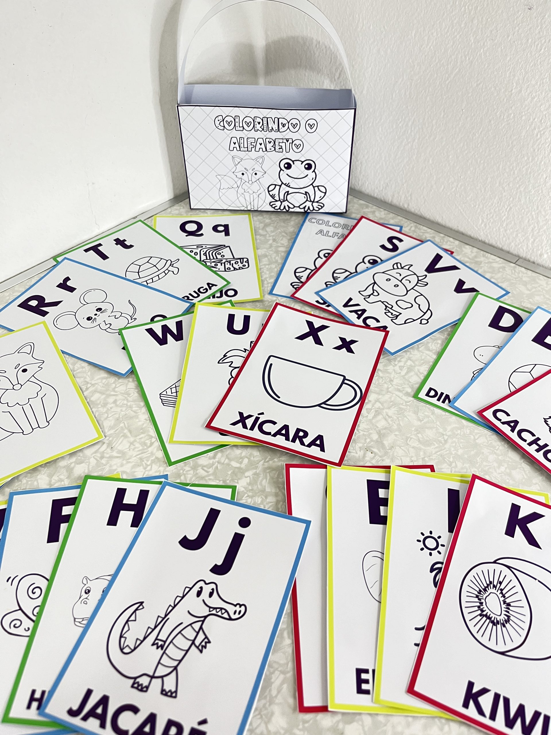 Card pintanto o alfabeto – PDF para Imprimir | Alfabetização — capa do material