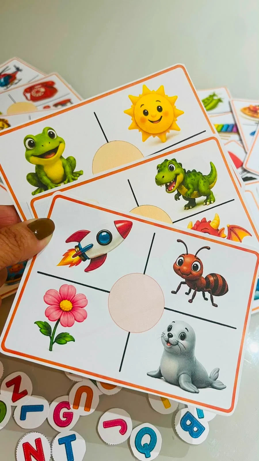 🔤 CARDS DO ALFABETO ILUSTRADO ✨ — amostra 2: 🔤 CARDS DO ALFABETO ILUSTRADO ✨ Uma forma lúdica, visual e significativa de… 🔤 CARDS DO ALFABETO ILUSTRADO ✨ — amostra 2: 🔤 CARDS DO ALFABETO ILUSTRADO ✨ Uma forma lúdica, visual e significativa de…