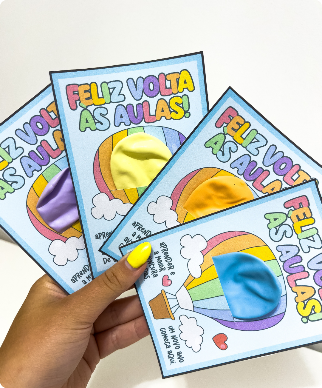 Cartão de volta às aulas para imprimir com tema balão — amostra 1: Uma lembrança para receber a turma