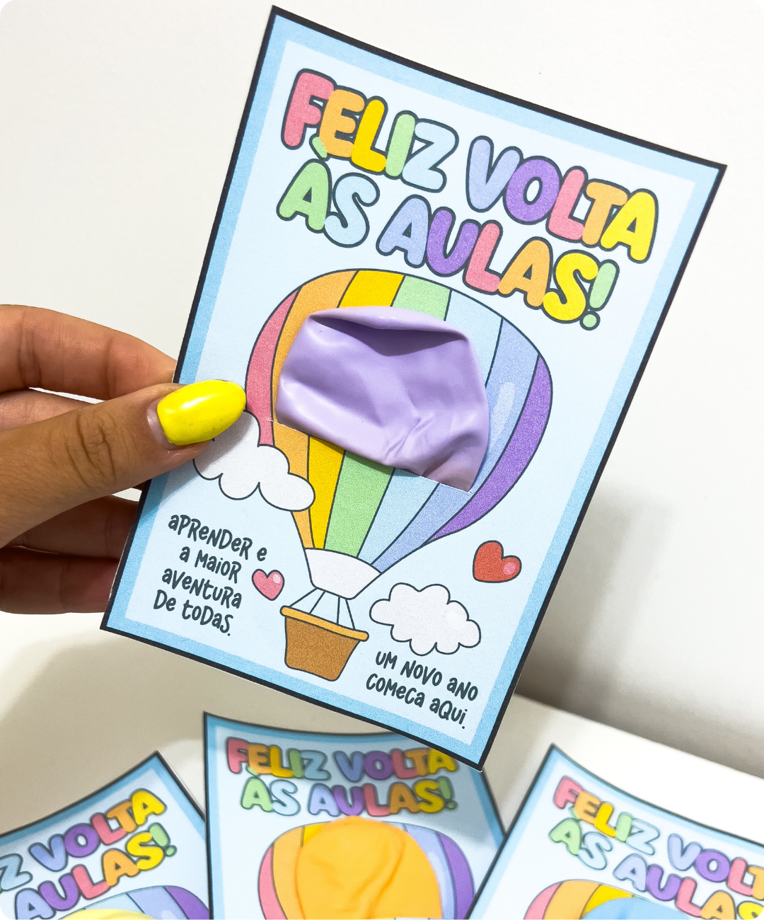 Cartão de volta às aulas para imprimir com tema balão — amostra 2: Como aplicar na recepção dos alunos