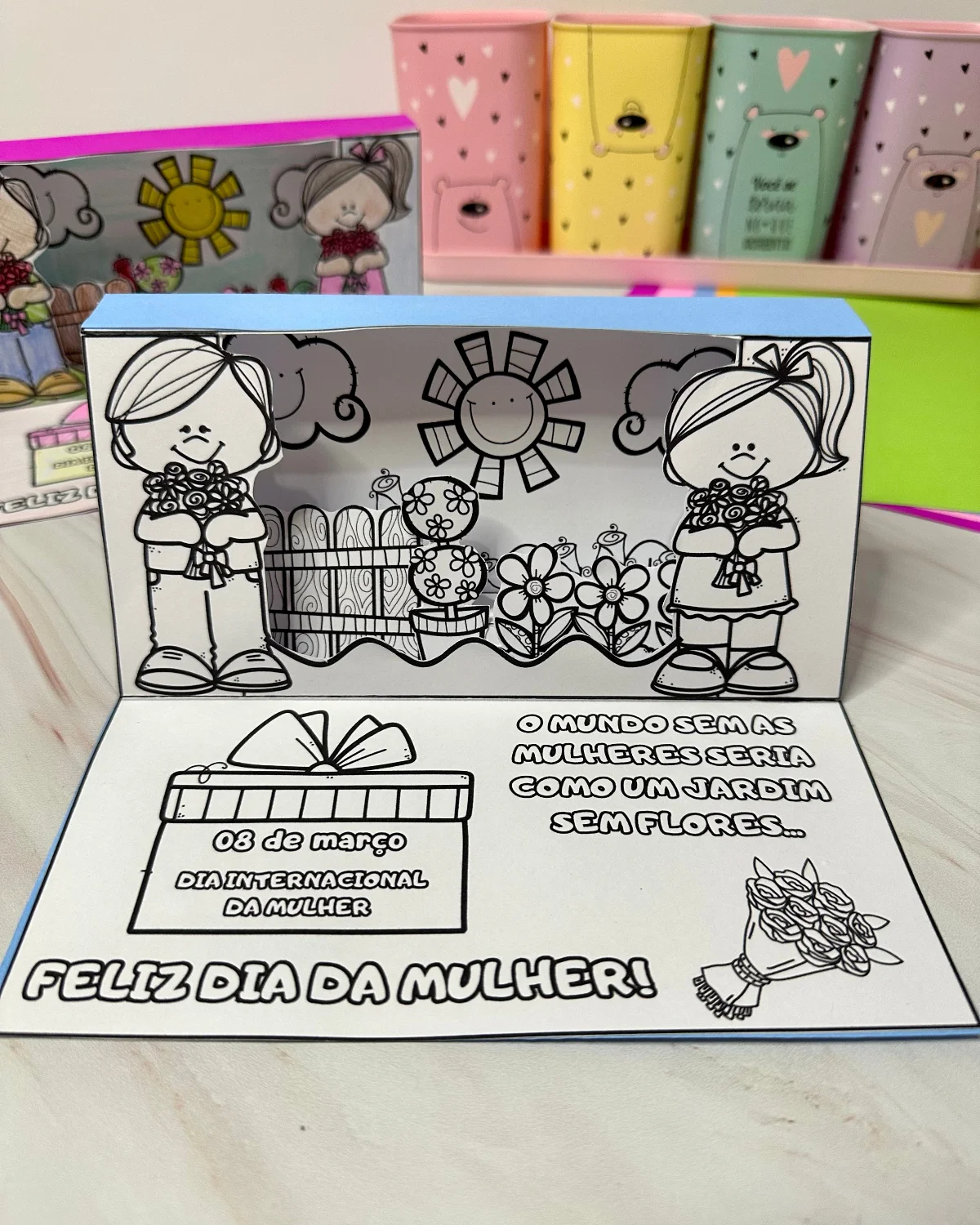 Cartão Jardim 3D Dia da Mulher: Lembrancinha Interativa para Colorir — amostra 4: Surpreenda no Dia da Mulher com o Cartão…