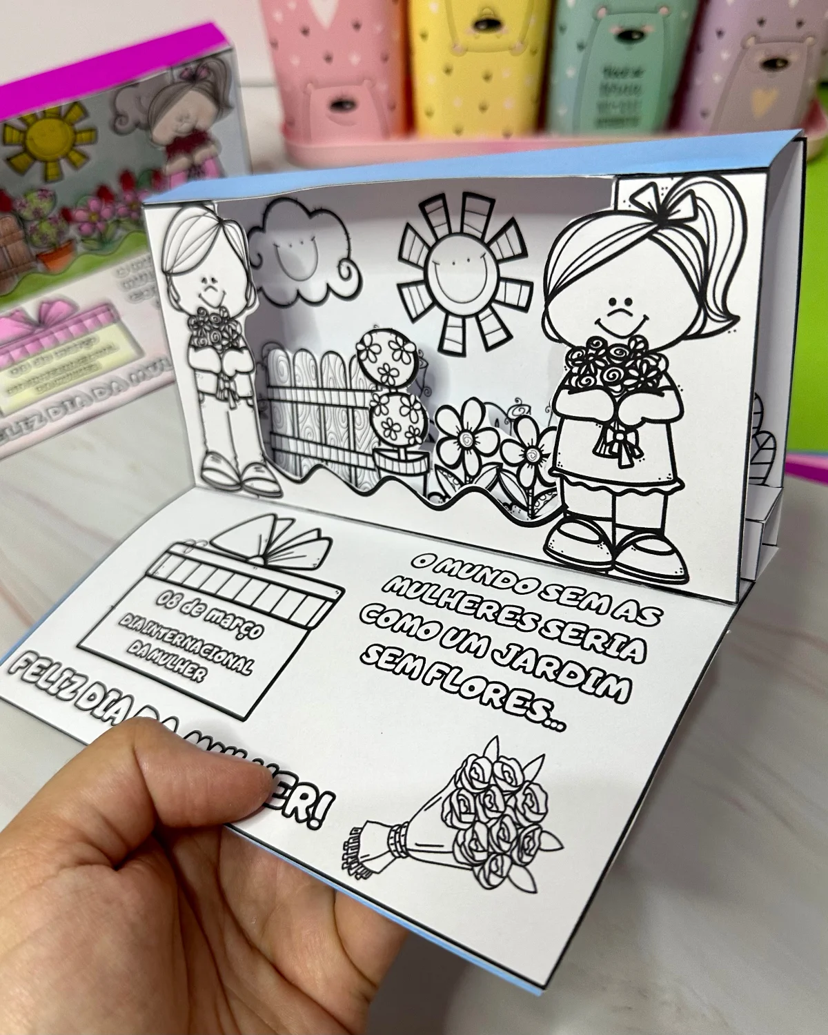 Cartão Jardim 3D Dia da Mulher: Lembrancinha Interativa para Colorir — amostra 5: Surpreenda no Dia da Mulher com o Cartão…