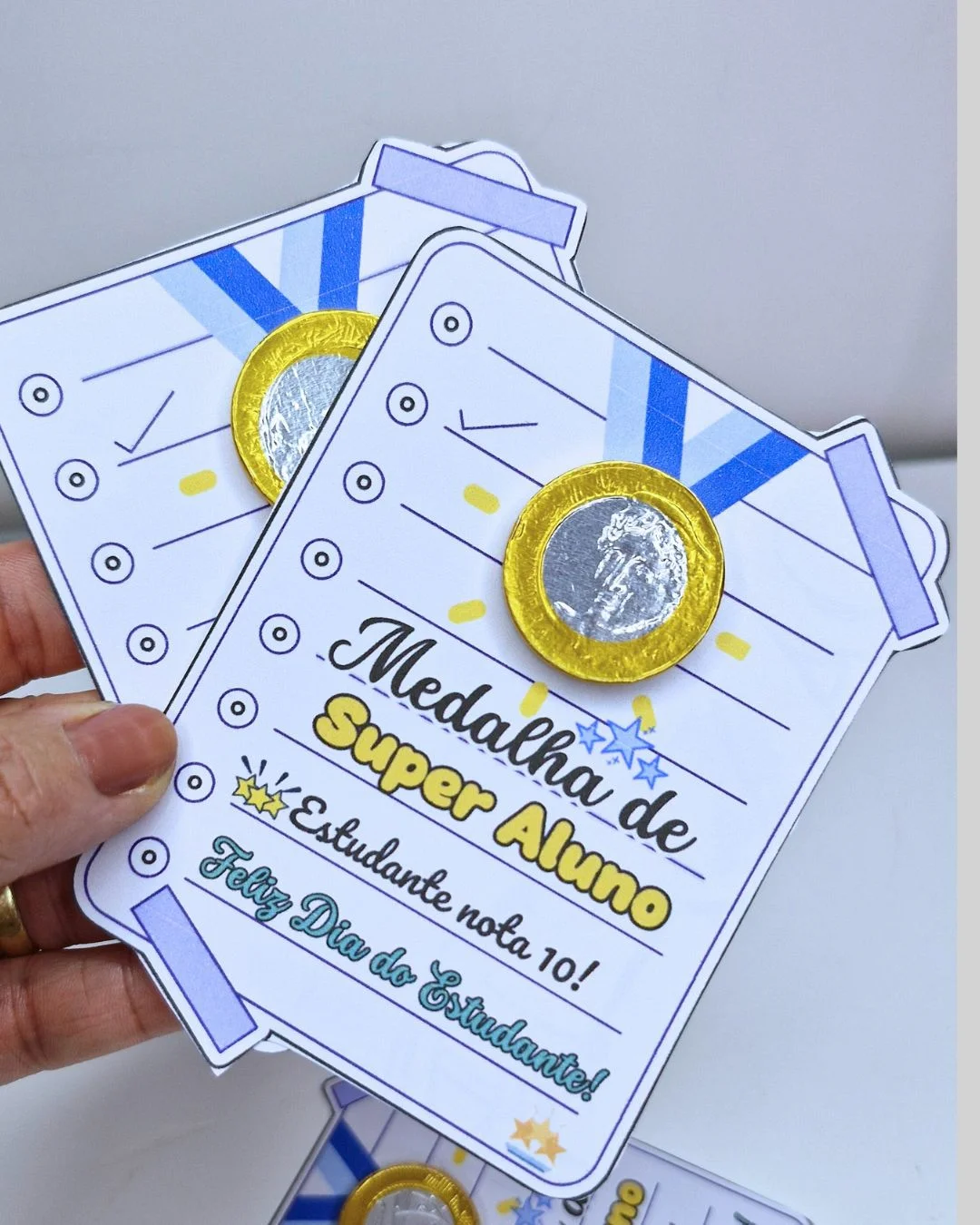 Cartão Medalha Dia do Estudante – Material Pedagógico — amostra 1: Cartão com medalha por apenas R$ 5,00 Fofo, simbólico e…